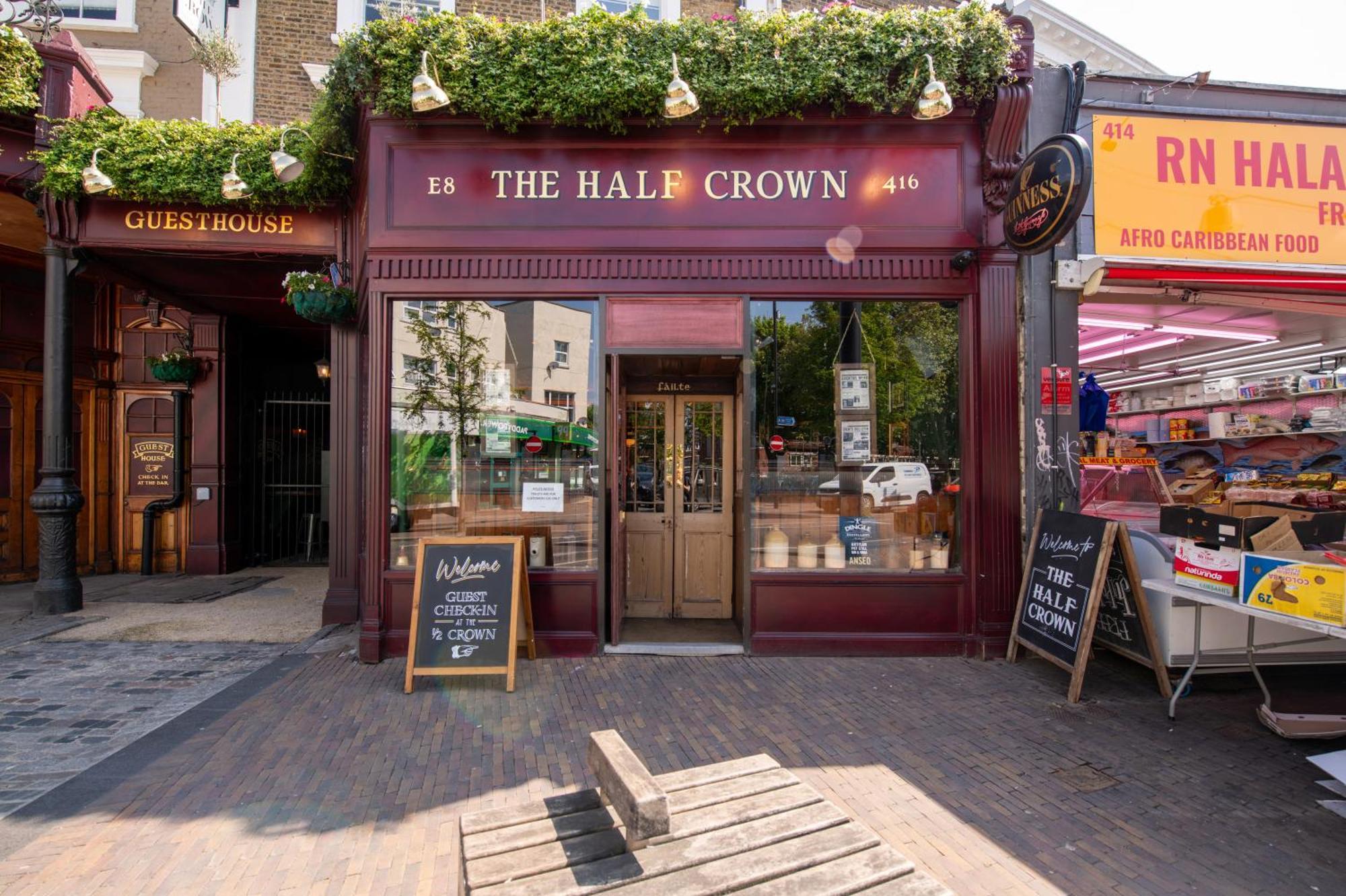 Guest house The Crown Pub &