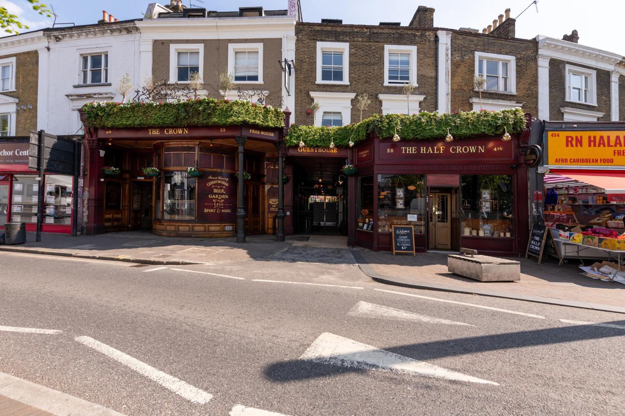 Guest house The Crown Pub & 4*