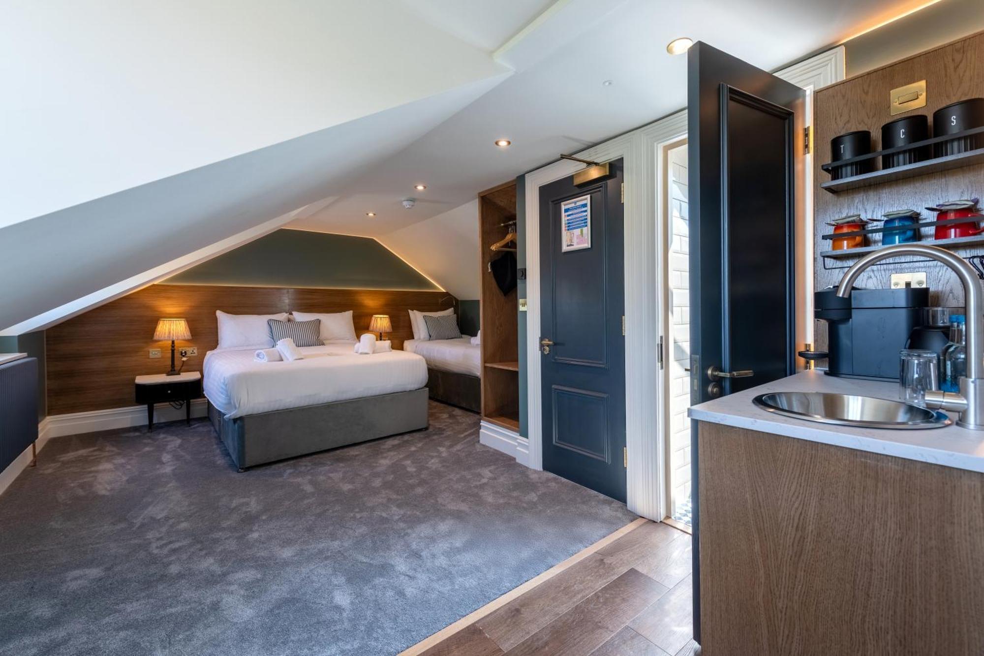 The Crown Pub & Guest house