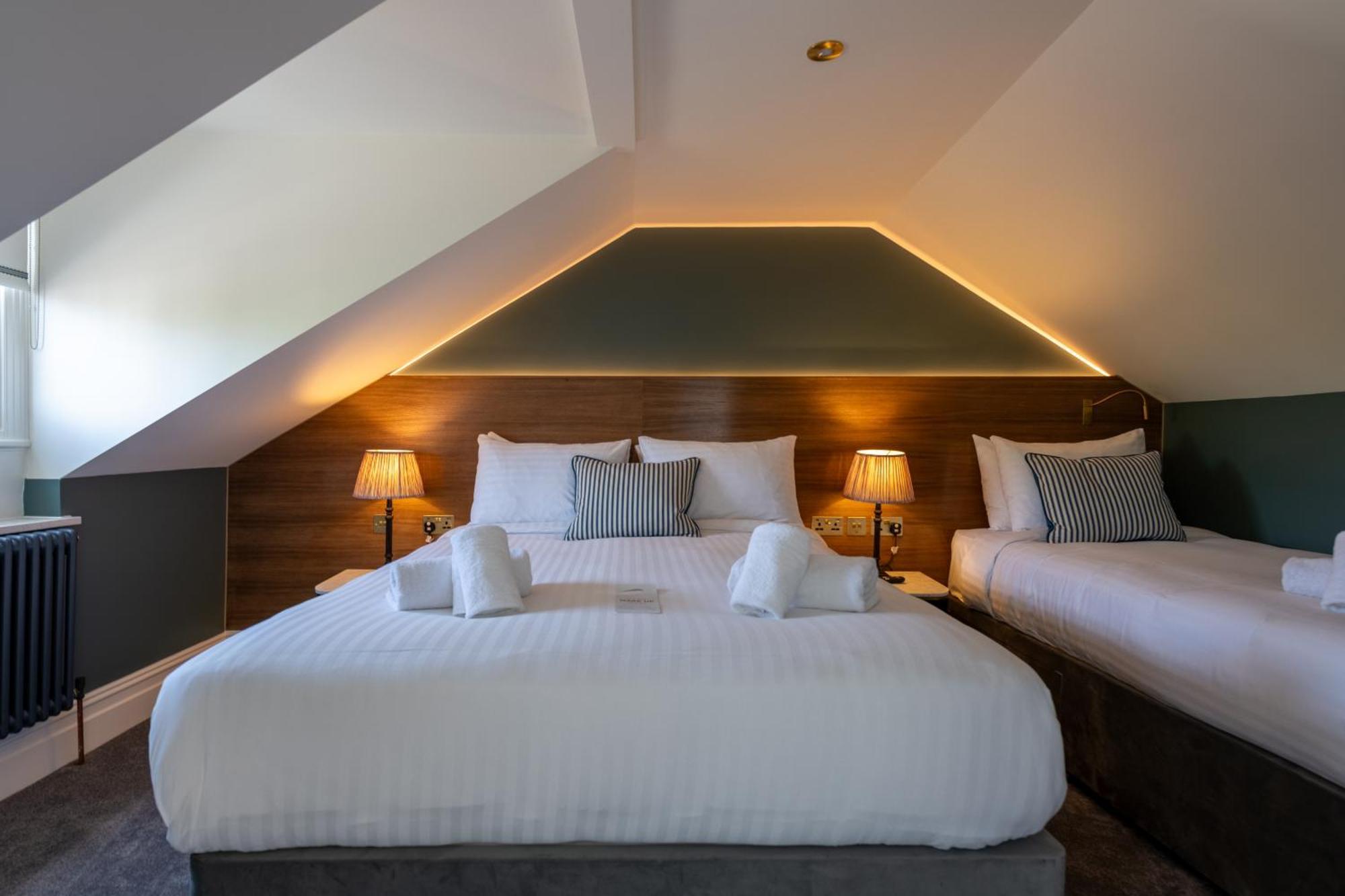 Guest house The Crown Pub & 4*