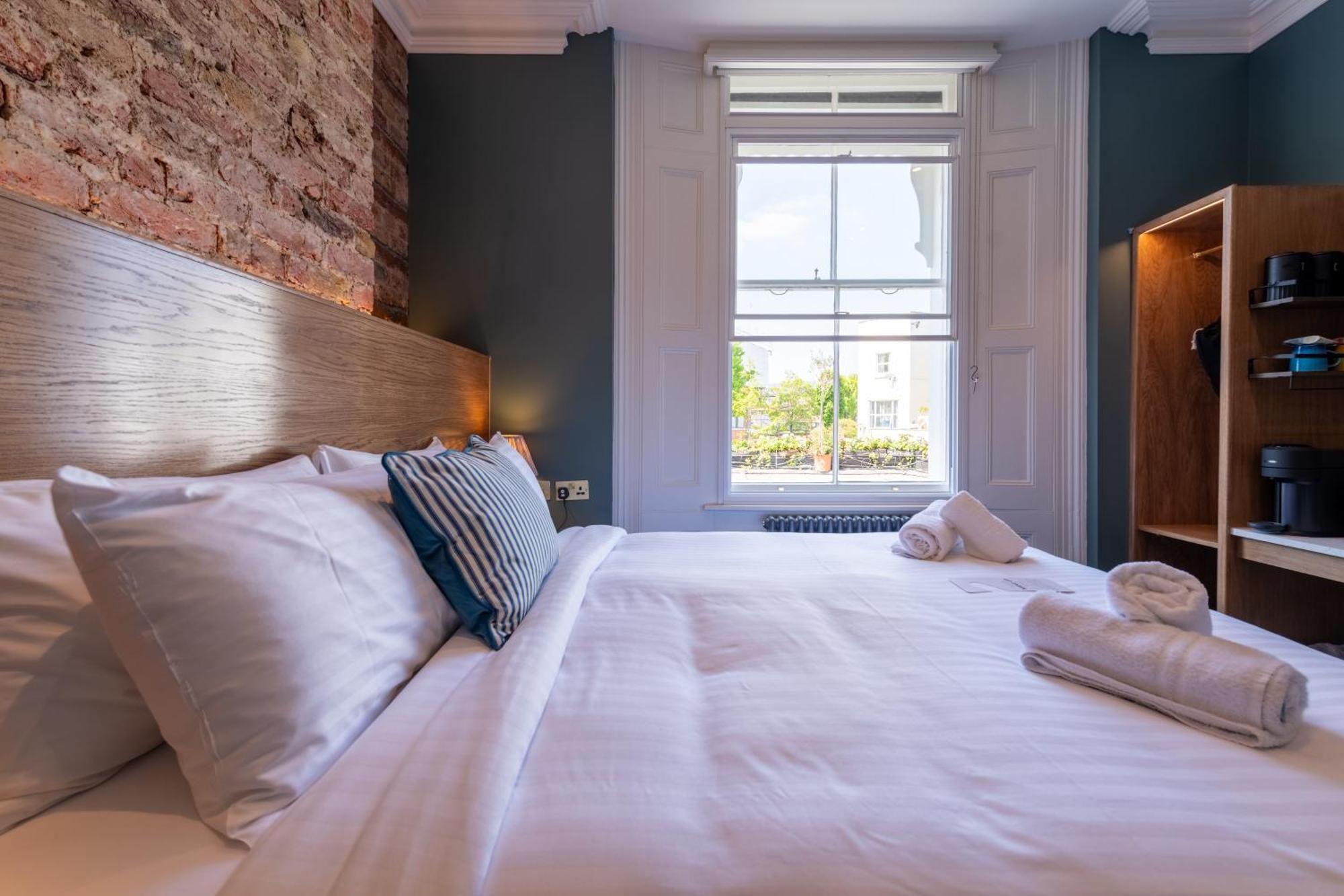 The Crown Pub & 4* London