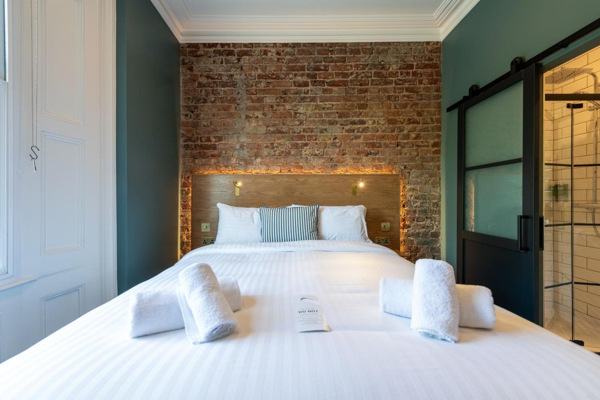 The Crown Pub & Guest house