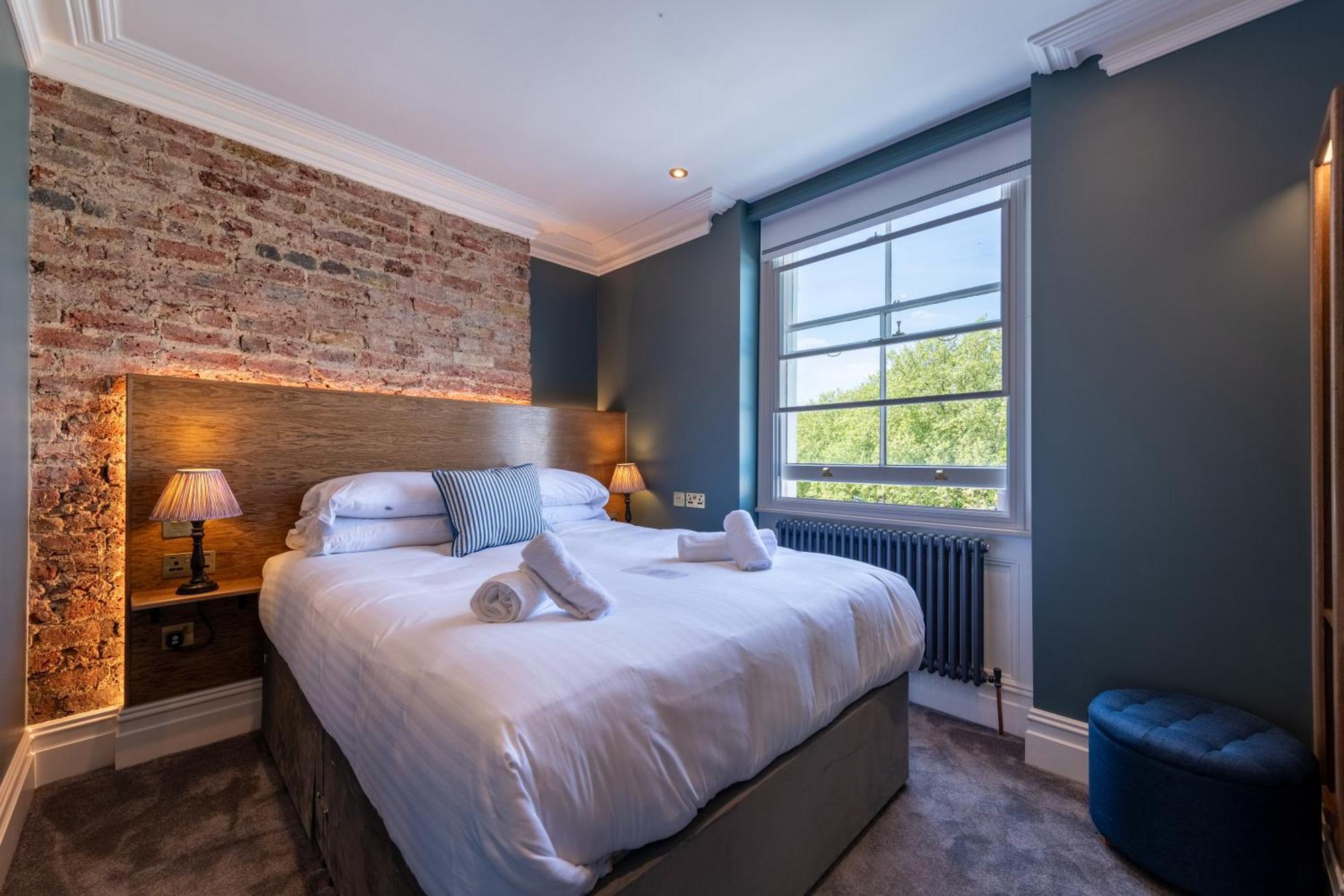 The Crown Pub & Guest house 4*