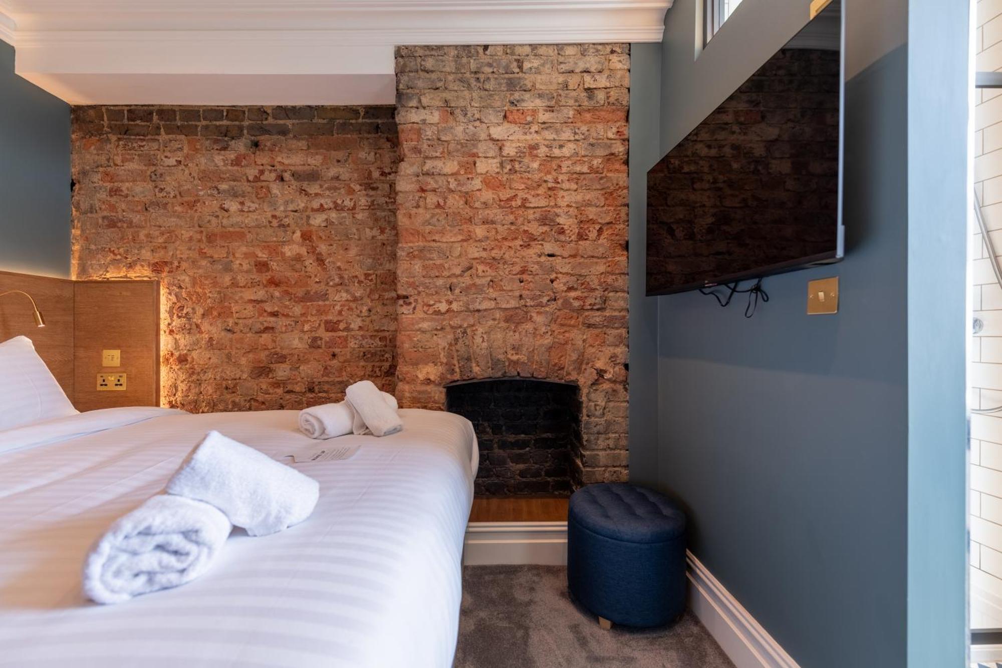 The Crown Pub & 4* London
