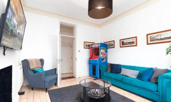 Chelsea Charm Radiant 3br Elegance Apartment