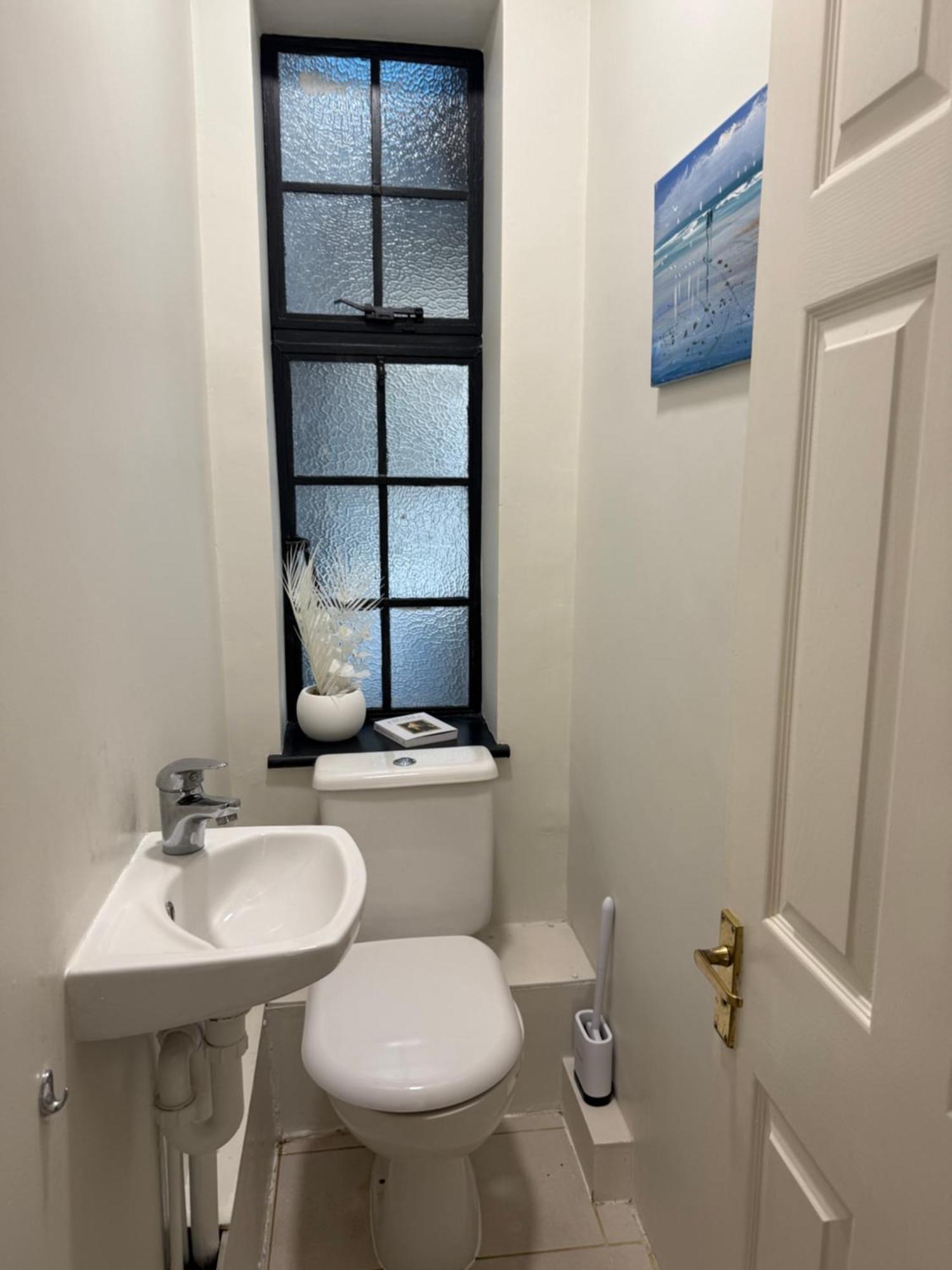 Stylish 3-bedroom Flat In Belsize Park Perfect For Families Business Trips! London