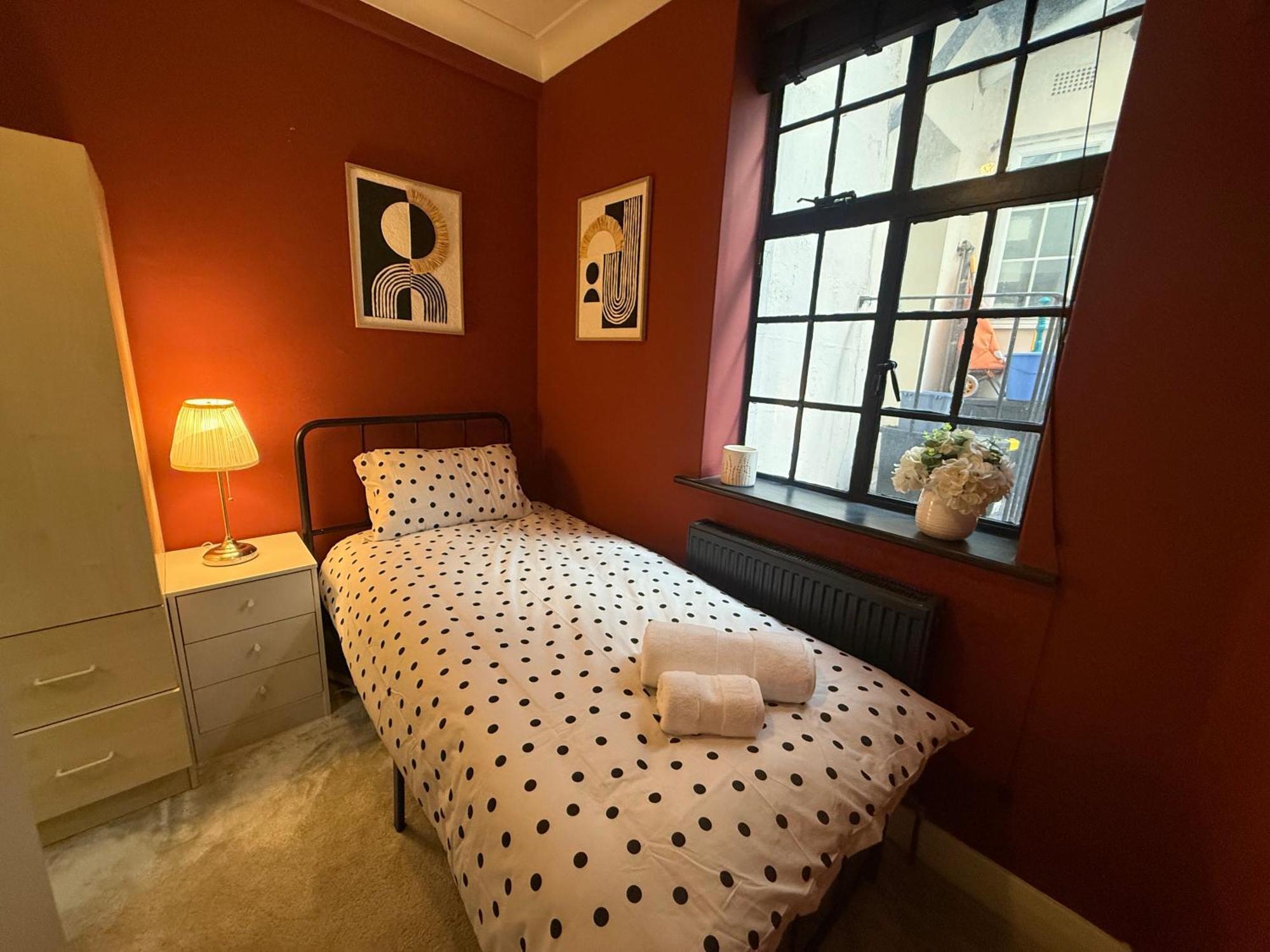 Stylish 3-bedroom Flat In Belsize Park Perfect For Families Business Trips! Apartment London