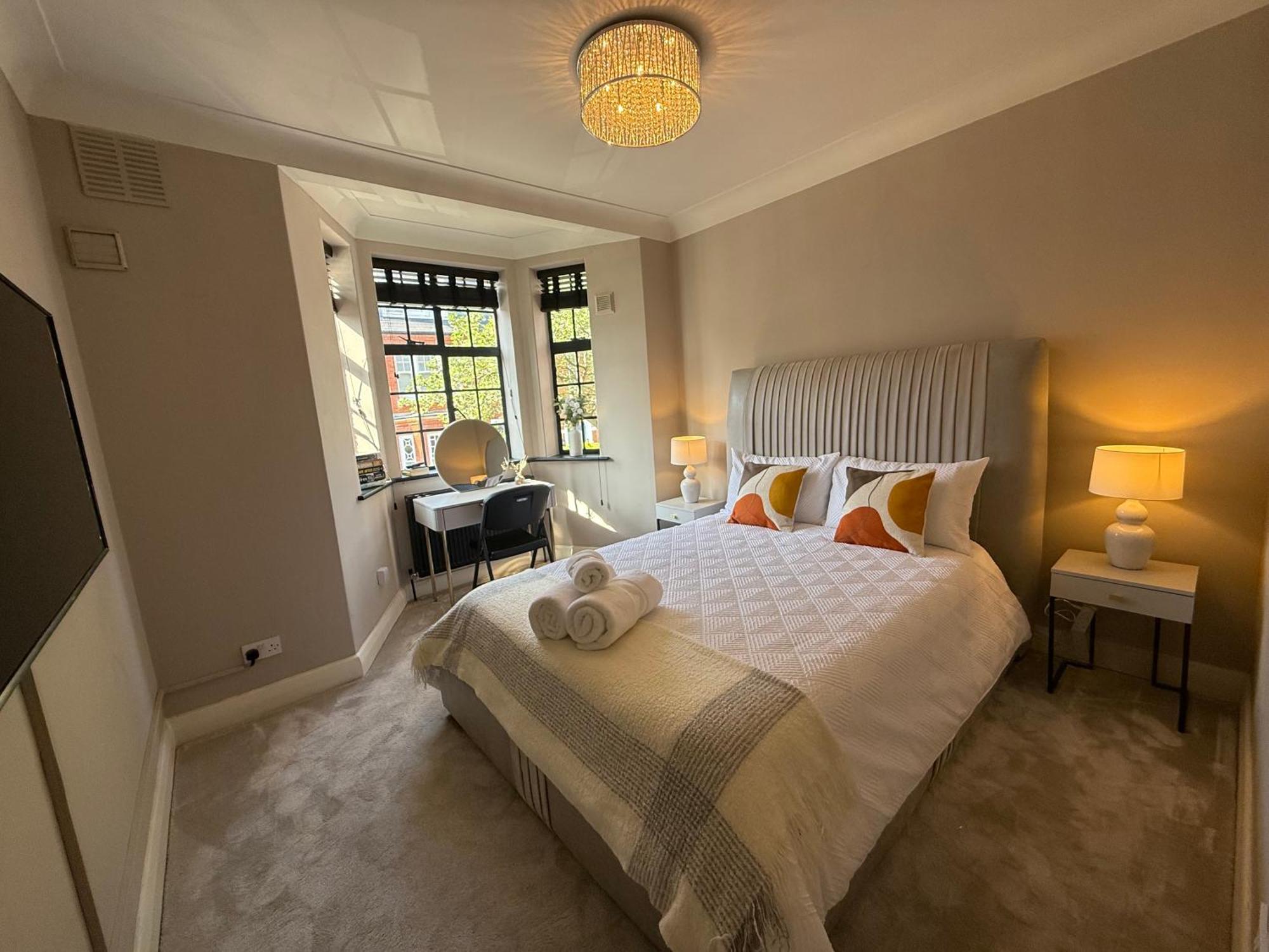 Stylish 3-bedroom Flat In Belsize Park Perfect For Families Business Trips! London