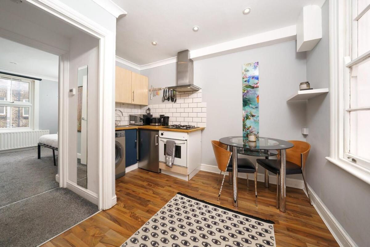 Stylish Flat 1br With Airbed Sleeps 4 Apartment *