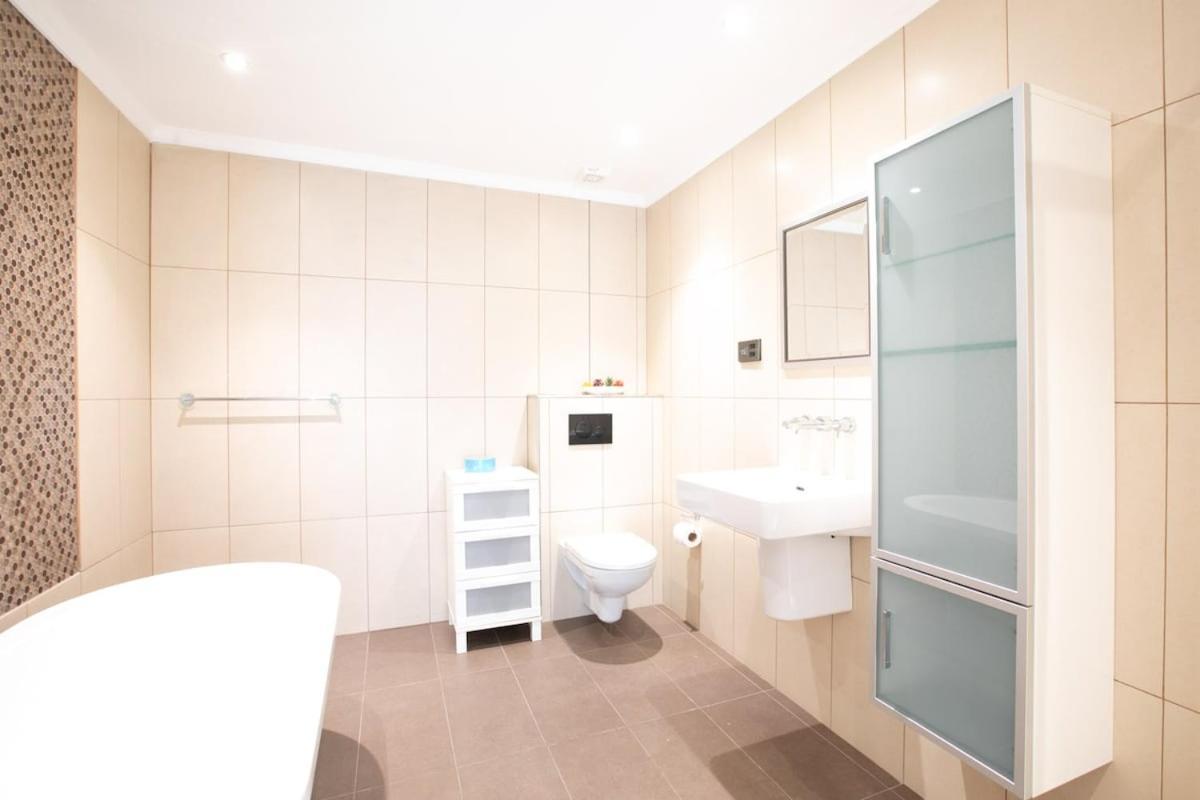 Apartment Shoreditch 3 Bedroom Large Lr 2 Balconies *
