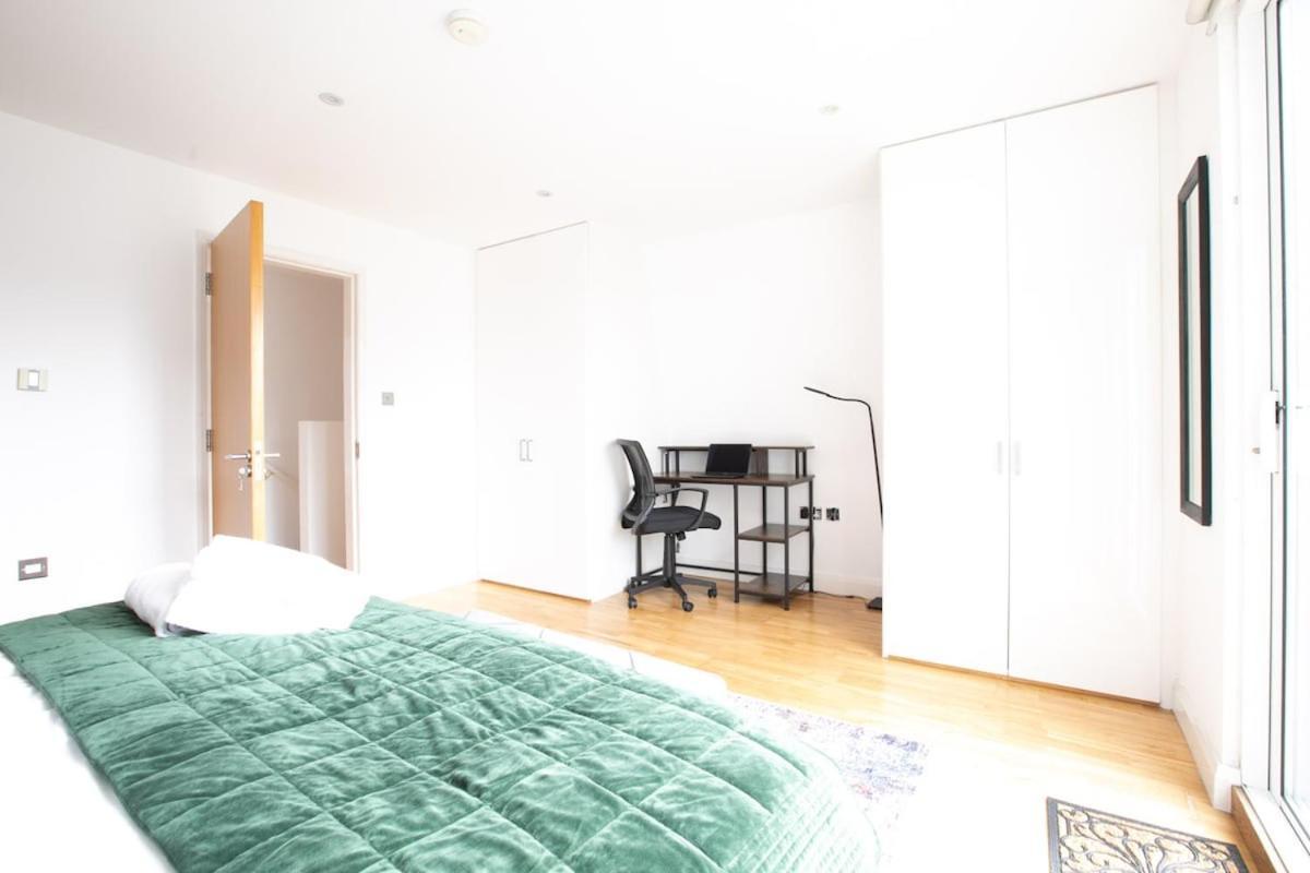 Shoreditch 3 Bedroom Large Lr 2 Balconies London