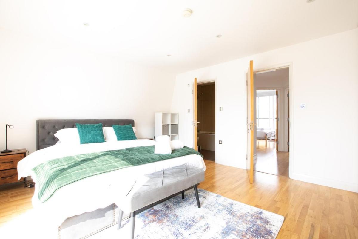 Shoreditch 3 Bedroom Large Lr 2 Balconies Apartment *