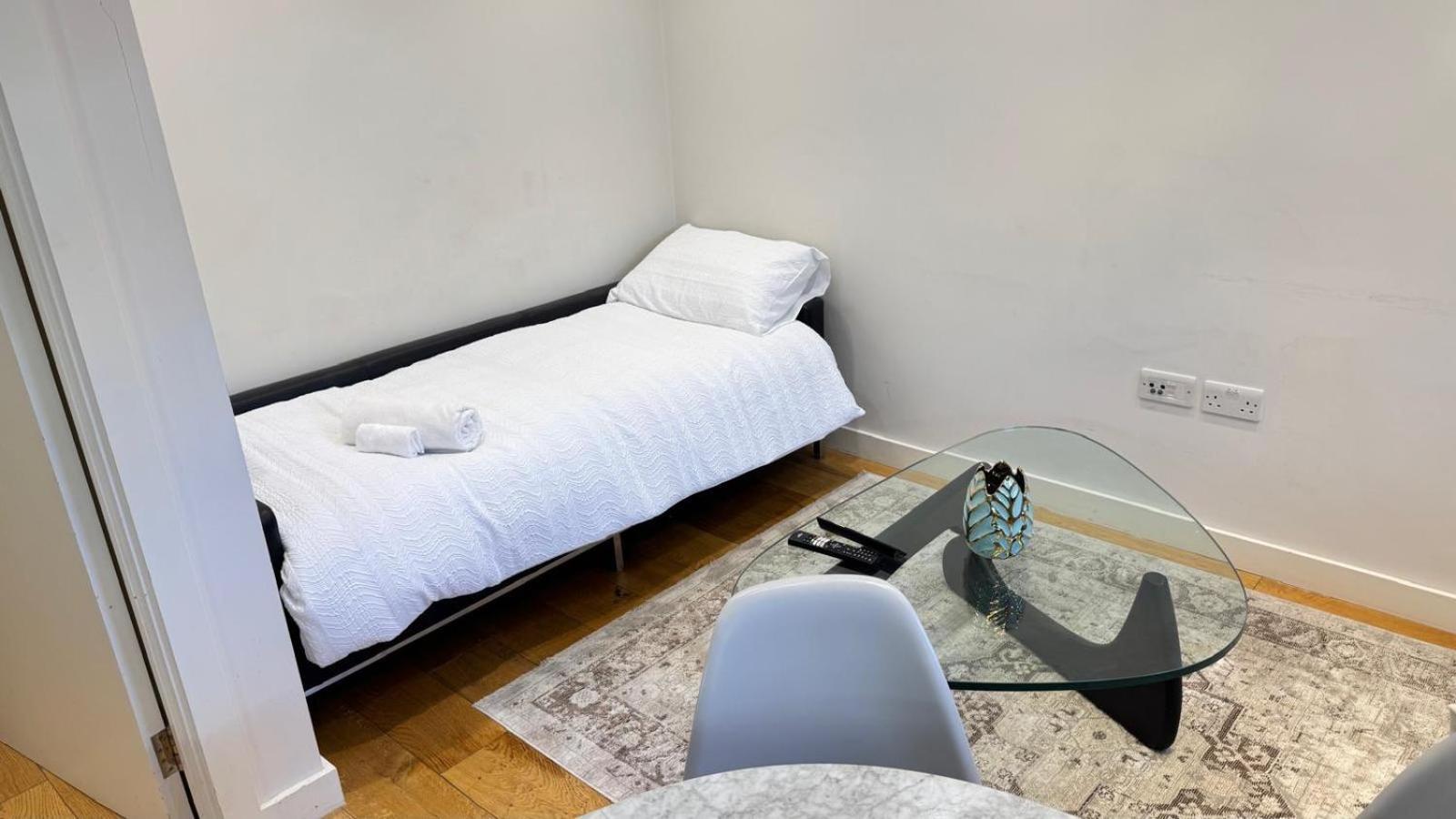 Apartment With 2 Bedrooms -sleeps6 *