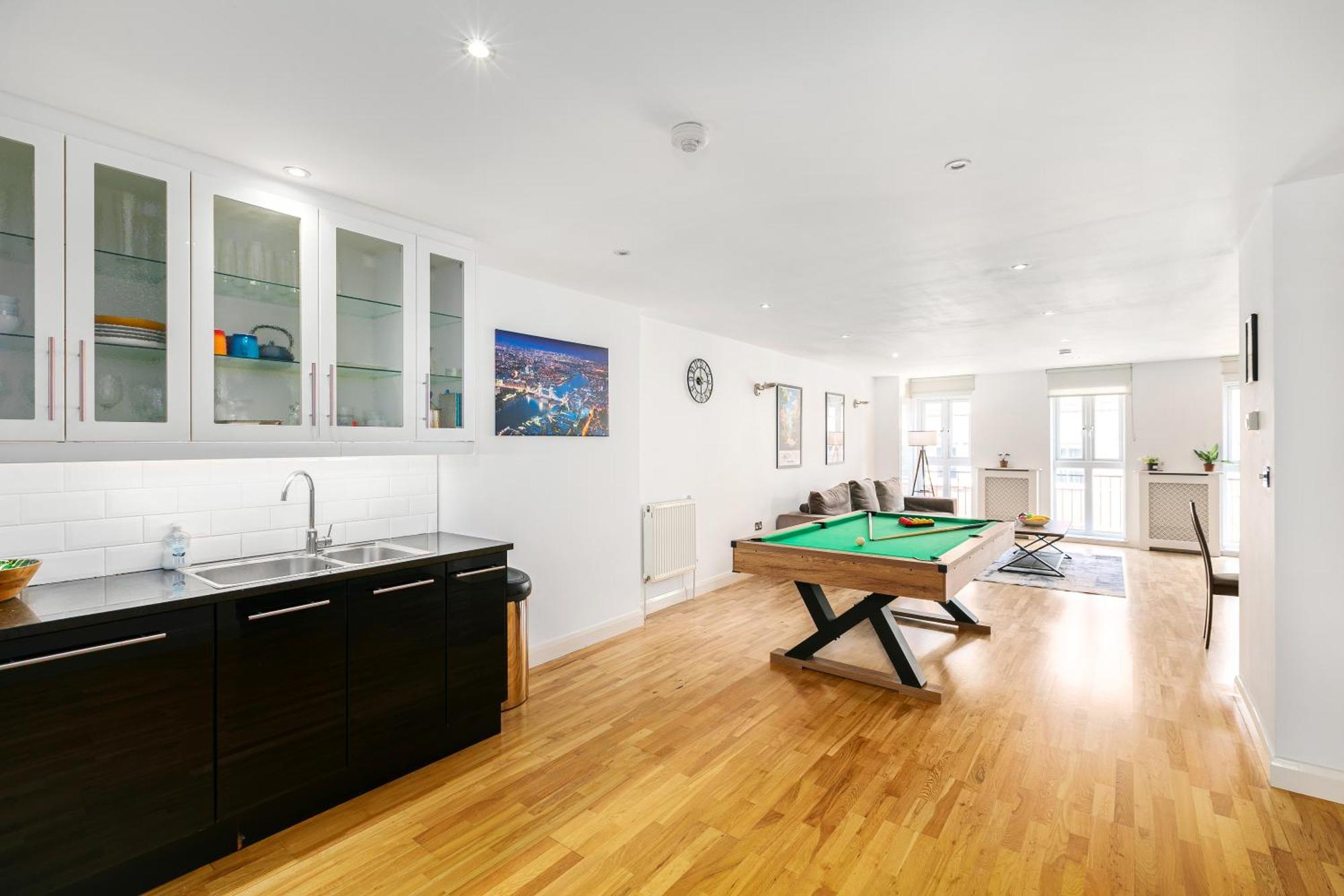 Shoreditch 3 Bedroom Large Lr 2 Balconies Apartment *