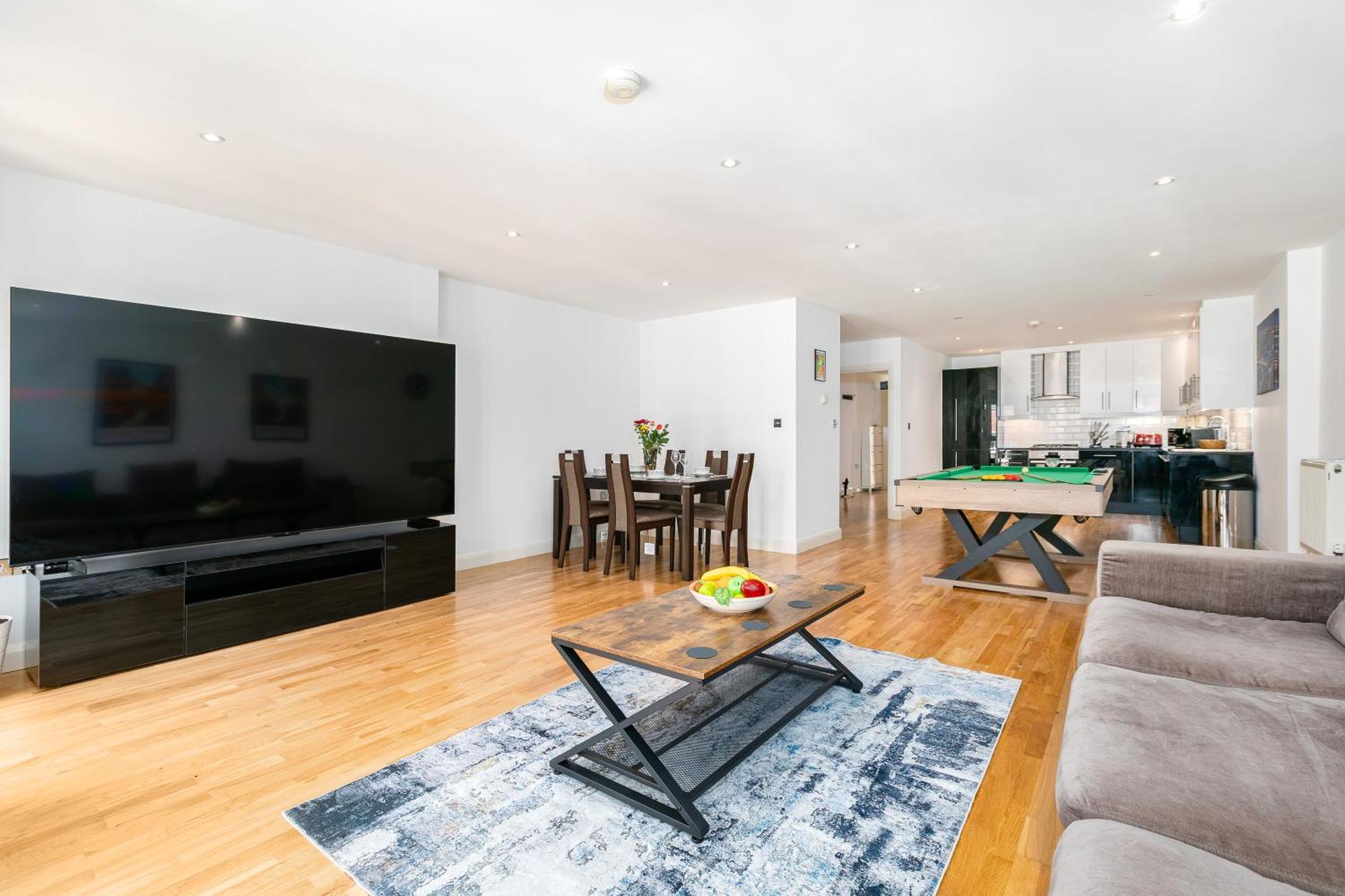 Shoreditch 3 Bedroom Large Lr 2 Balconies *