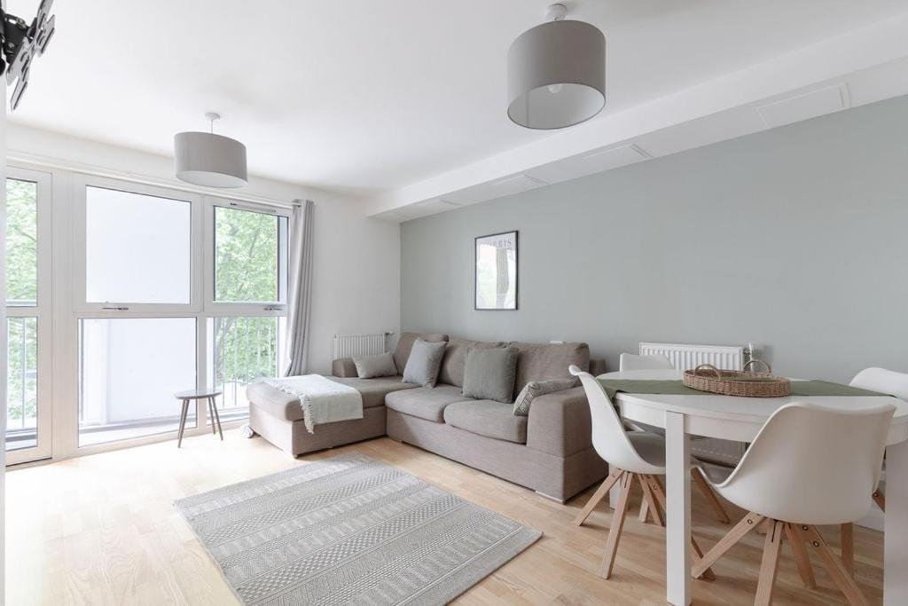 Apartment Guestready - Modern In With A Balcony London
