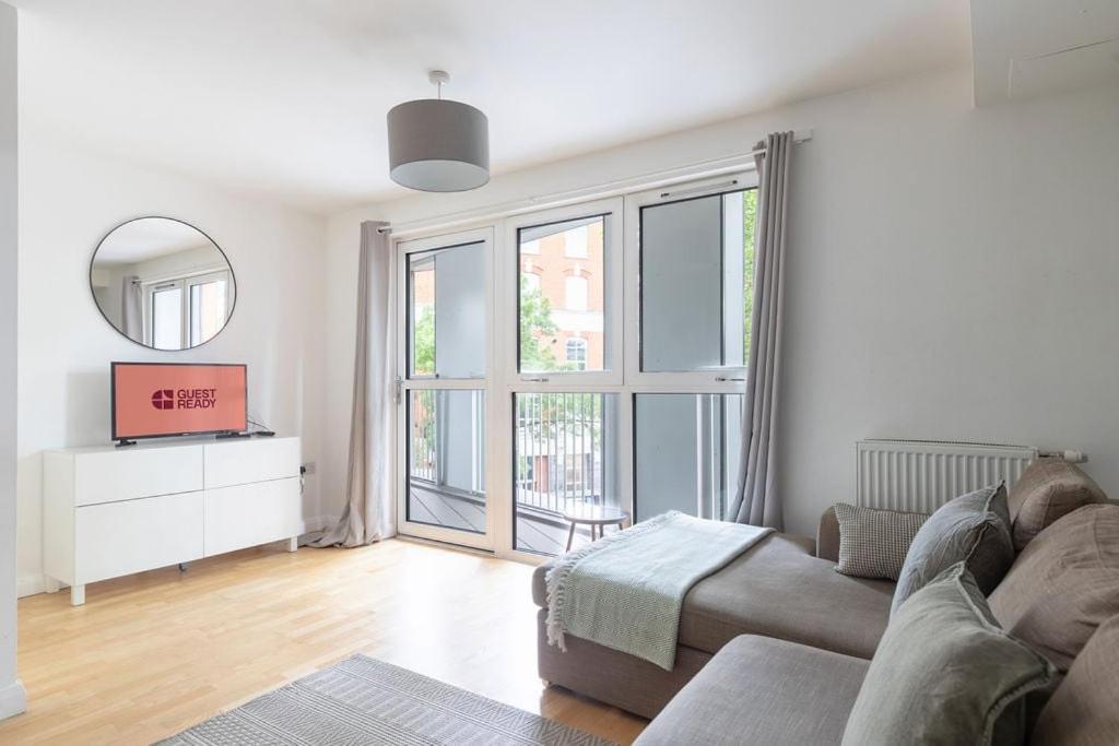 Guestready - Modern In With A Balcony London