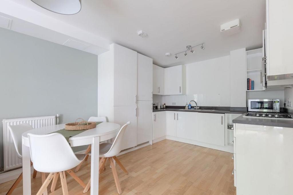 Guestready - Modern In With A Balcony Apartment