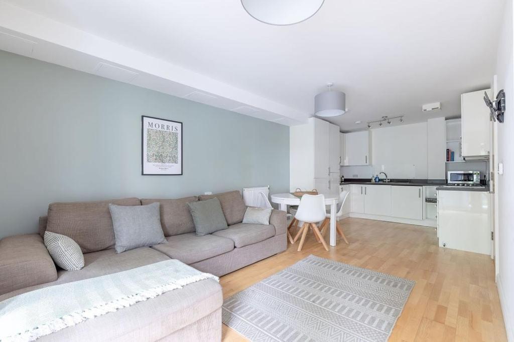 Guestready - Modern In With A Balcony Apartment *