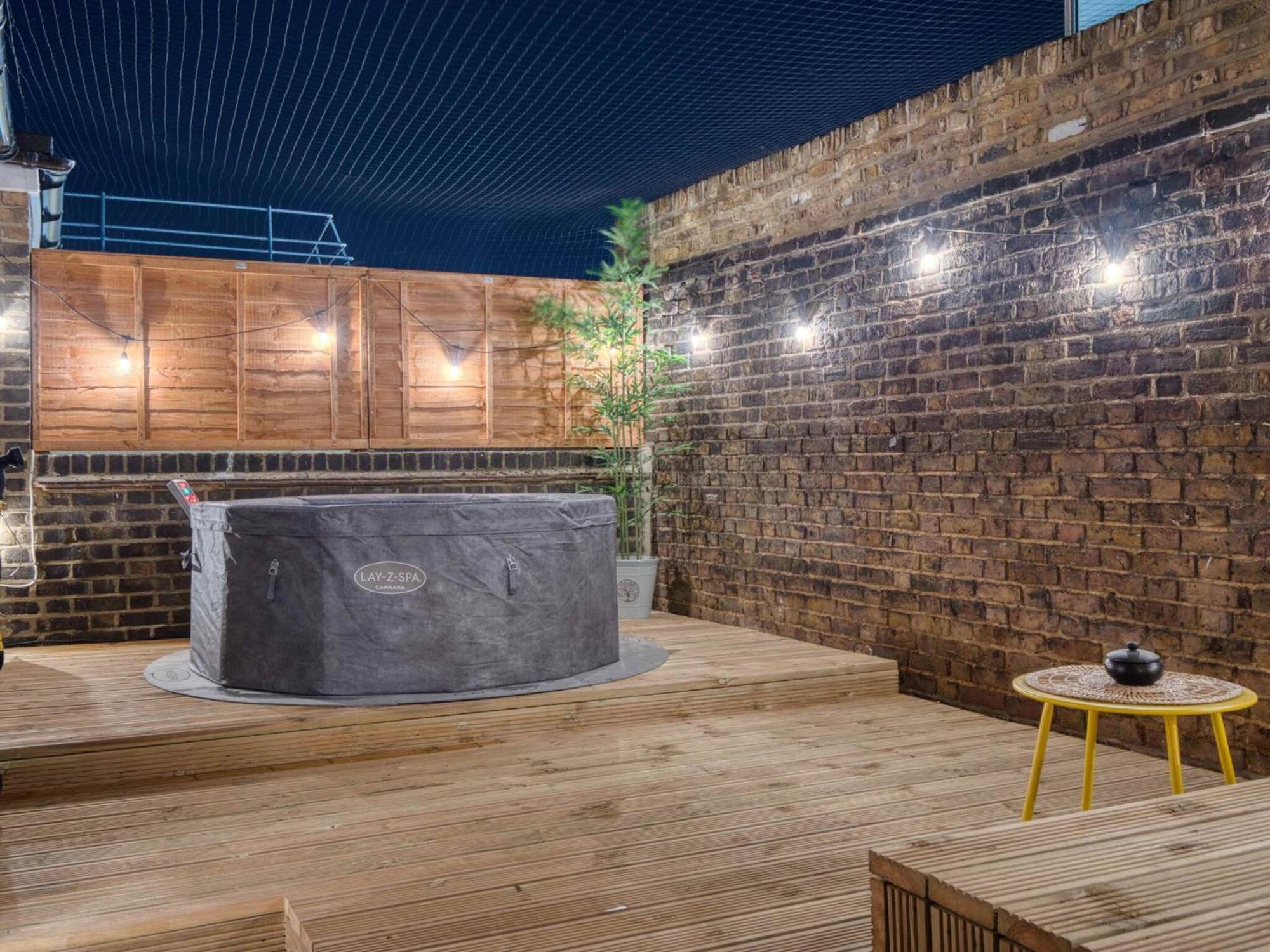 Apartment Putney High St - Hot Tub, Rooftop & Cinema London