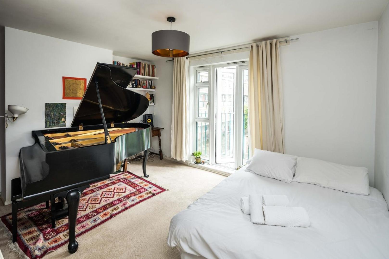 2bd Stylish W/t Grand Piano Appartement *