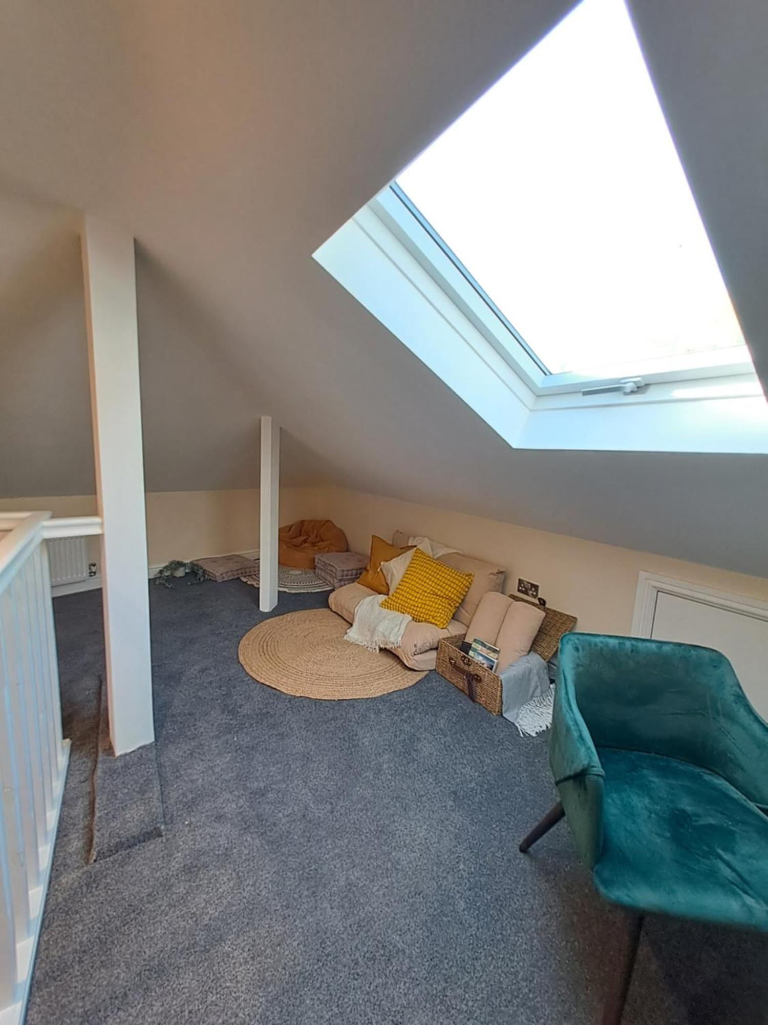 Modern Cosy Corner Flat 3 Bed And Loft Sleep 7 People London