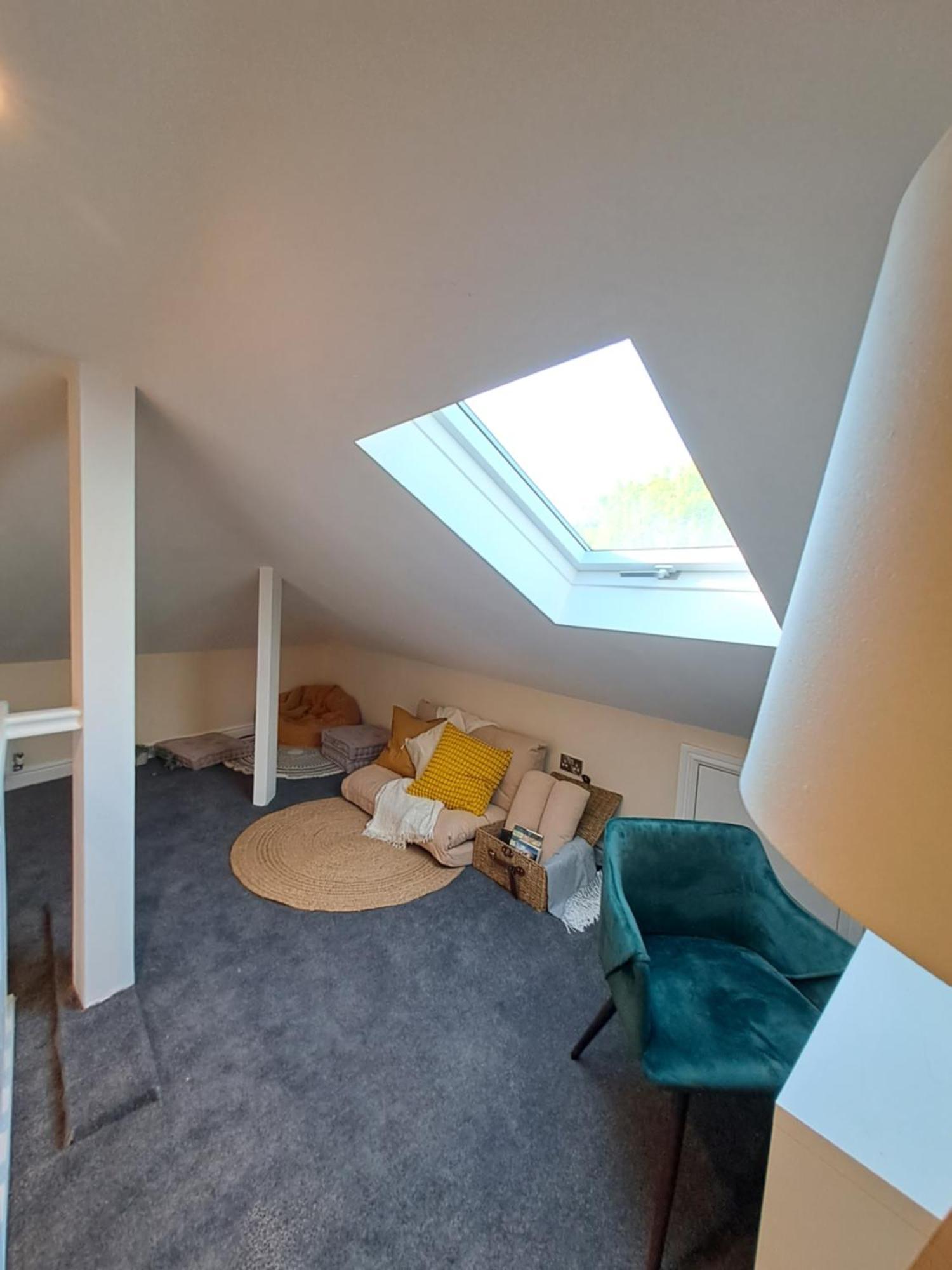 Modern Cosy Corner Flat 3 Bed And Loft Sleep 7 People London