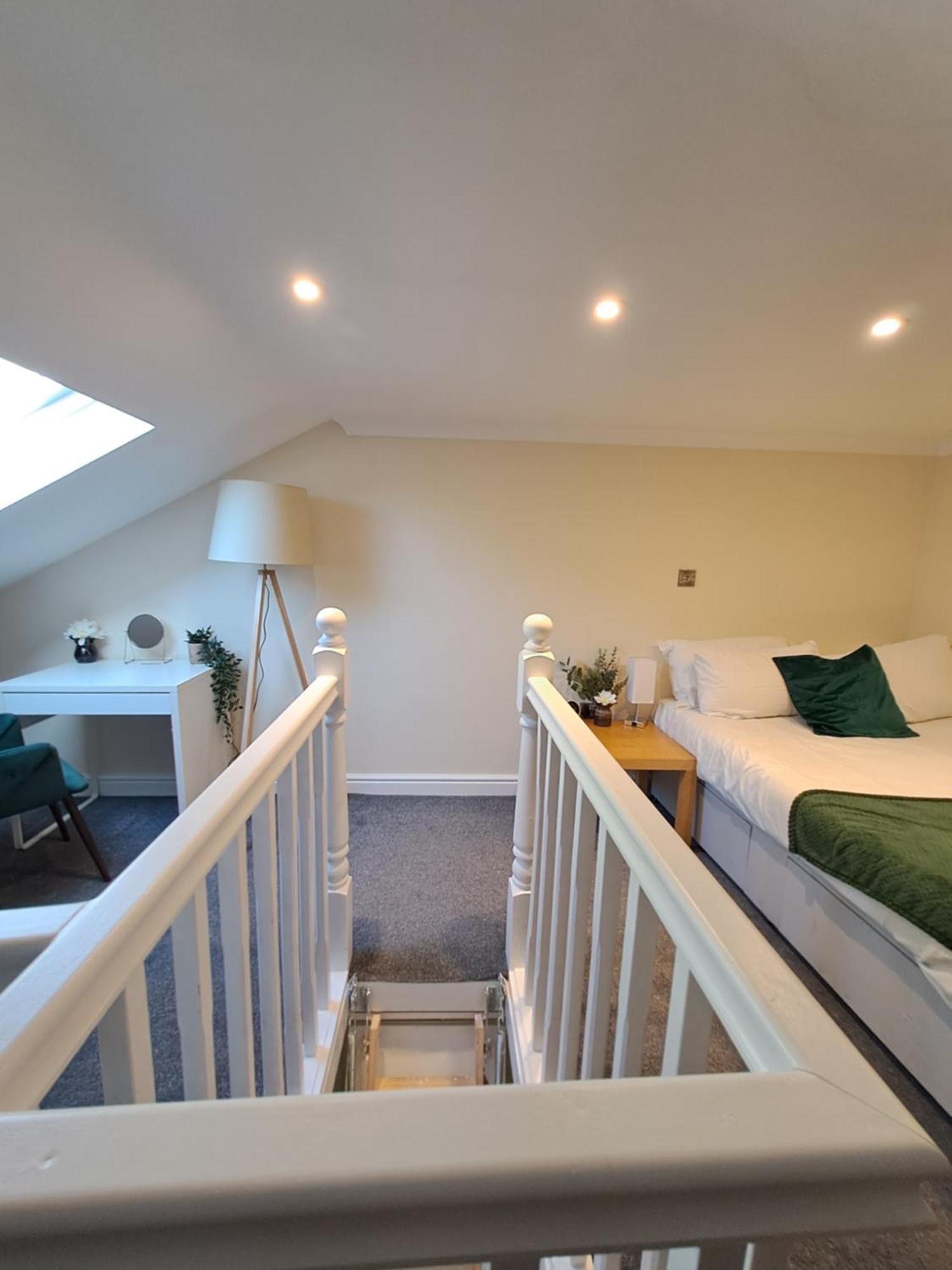 Apartment Modern Cosy Corner Flat 3 Bed And Loft Sleep 7 People London