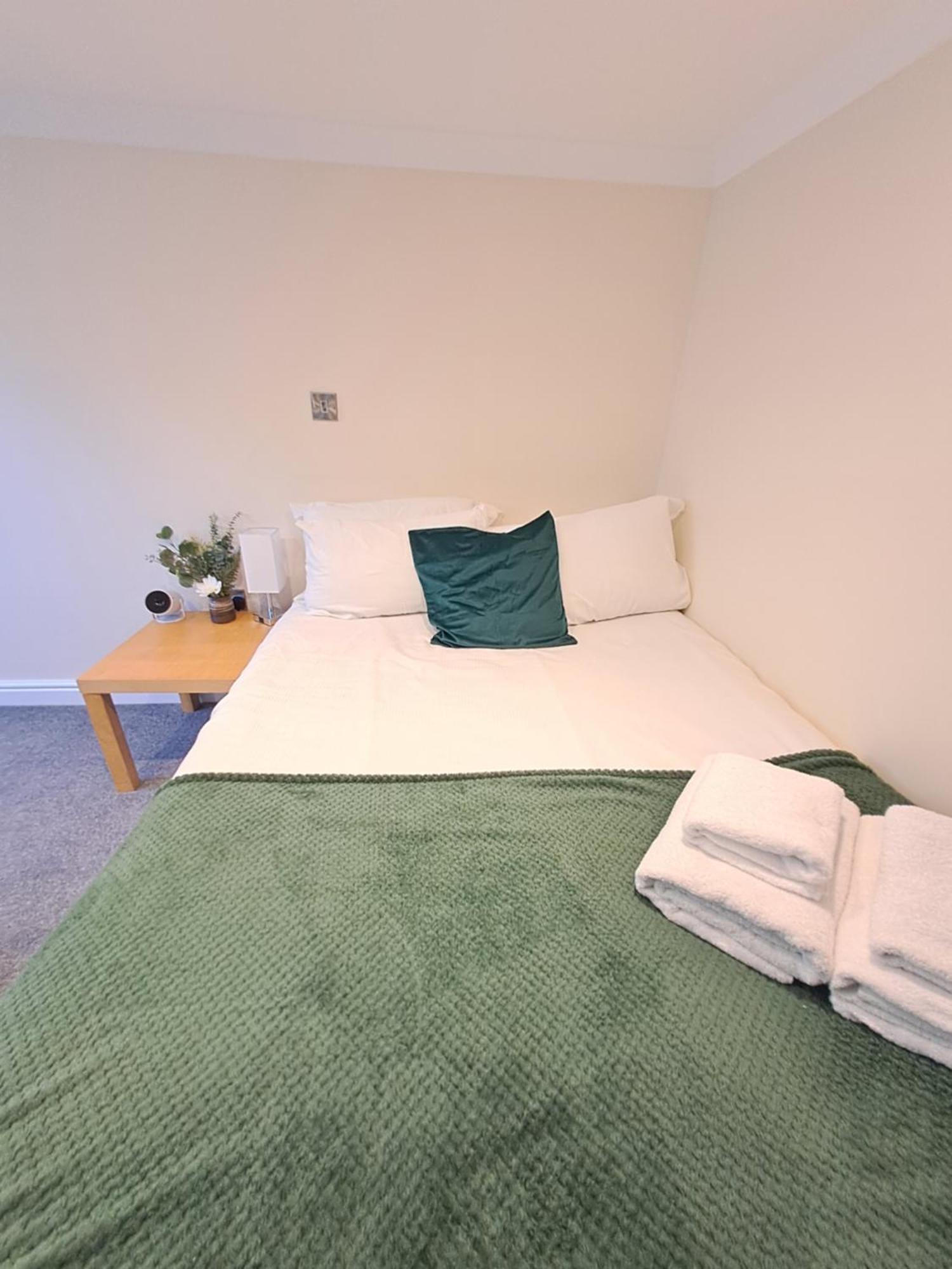 Modern Cosy Corner Flat 3 Bed And Loft Sleep 7 People Apartment *