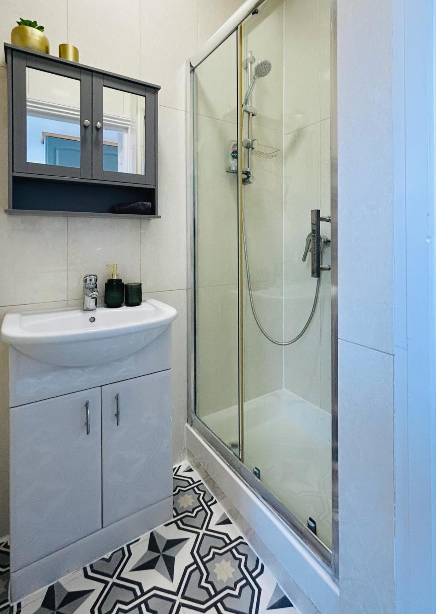 Apollo Hammersmith Apartment *