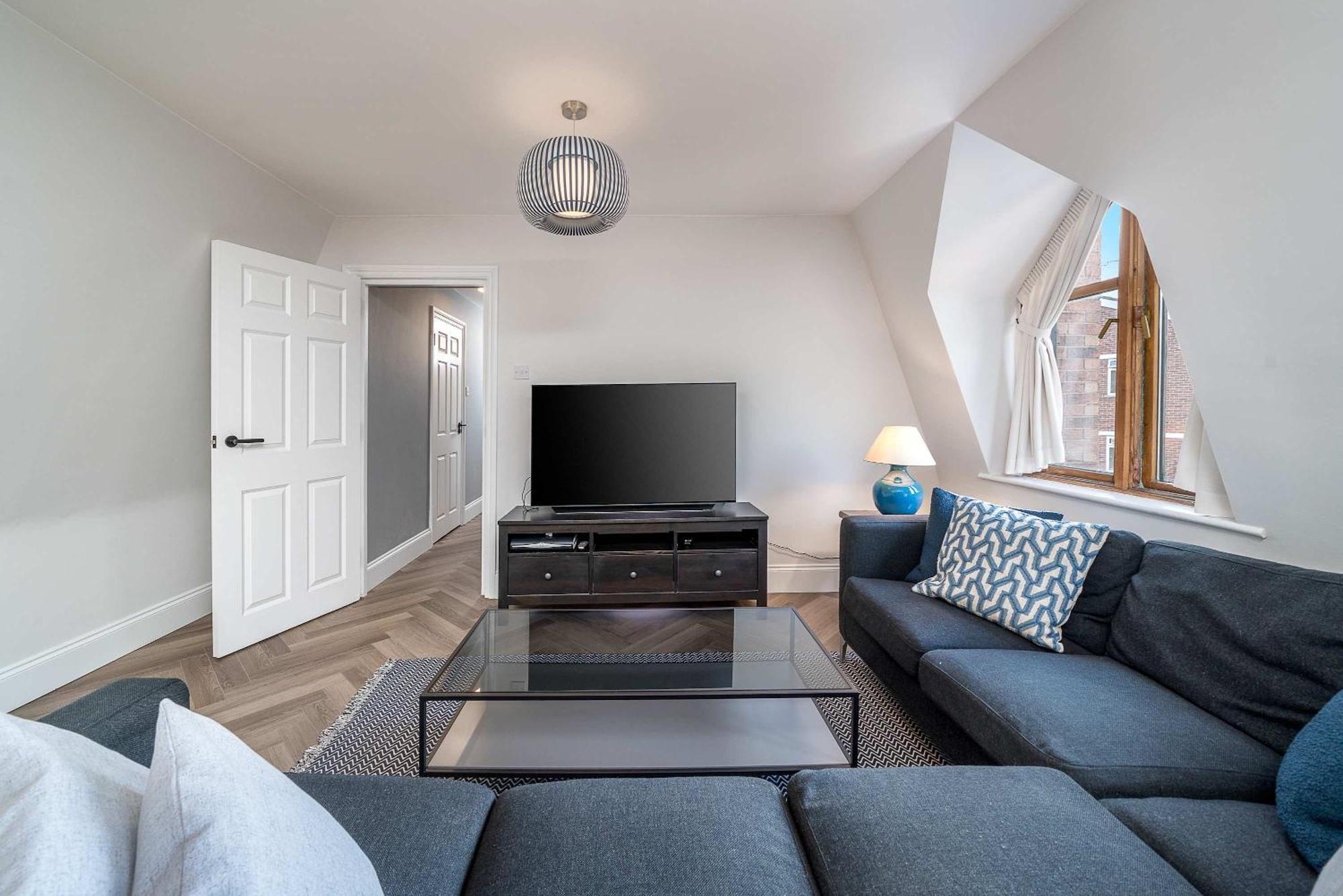 Joivy Modern And Elegant 2-bedrooms