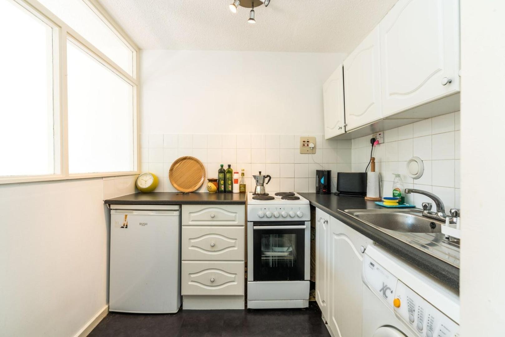 Bright & Cosy Close To