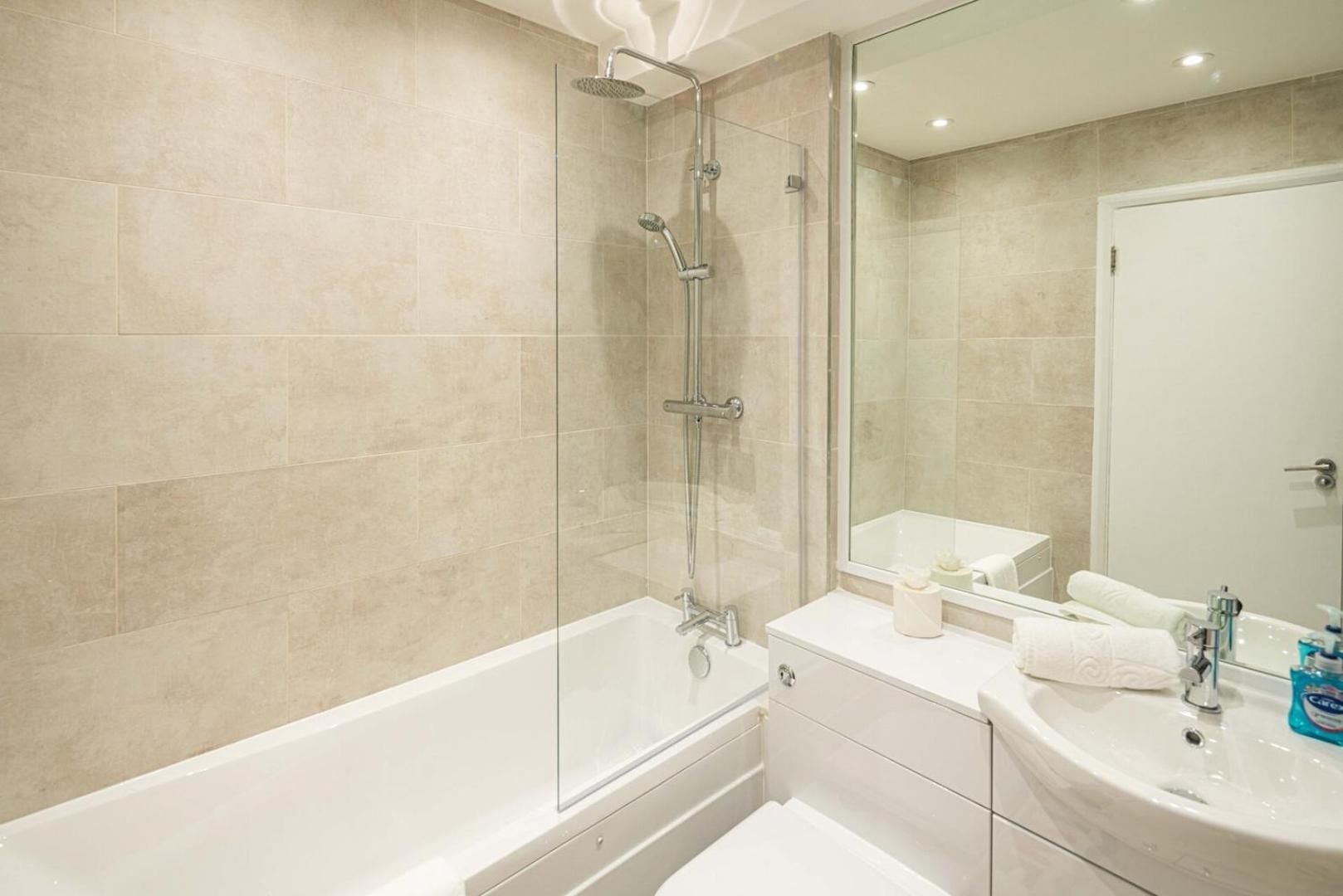 Modern 2br Flat In Soho Londen