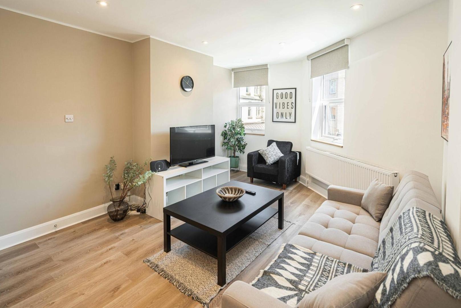 Modern 2br Flat In Soho
