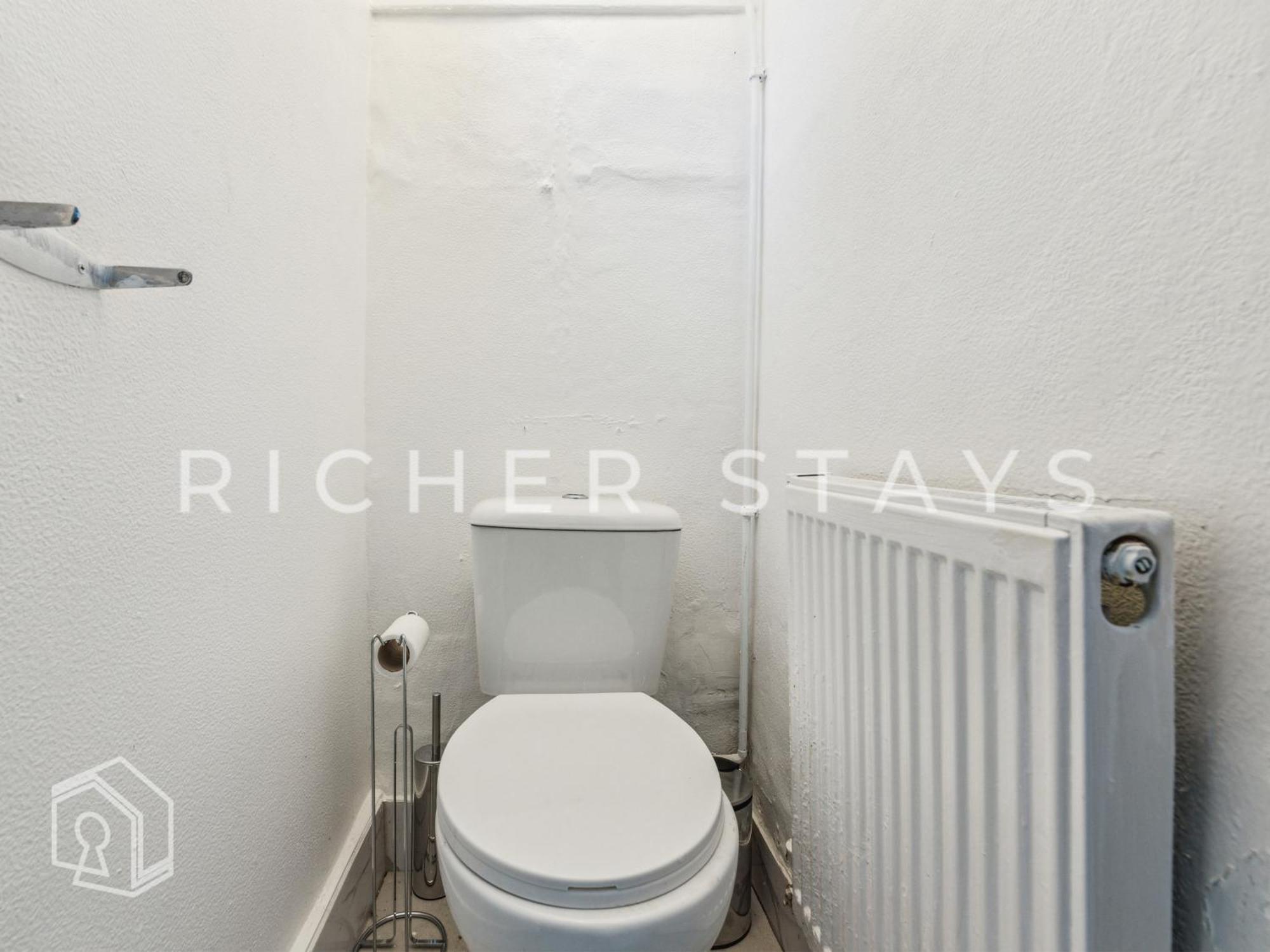 East Ldn Guest And Amenities Guest house