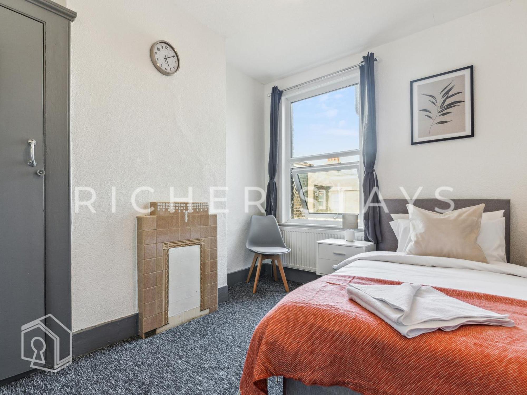East Ldn Guest And Amenities Guest house