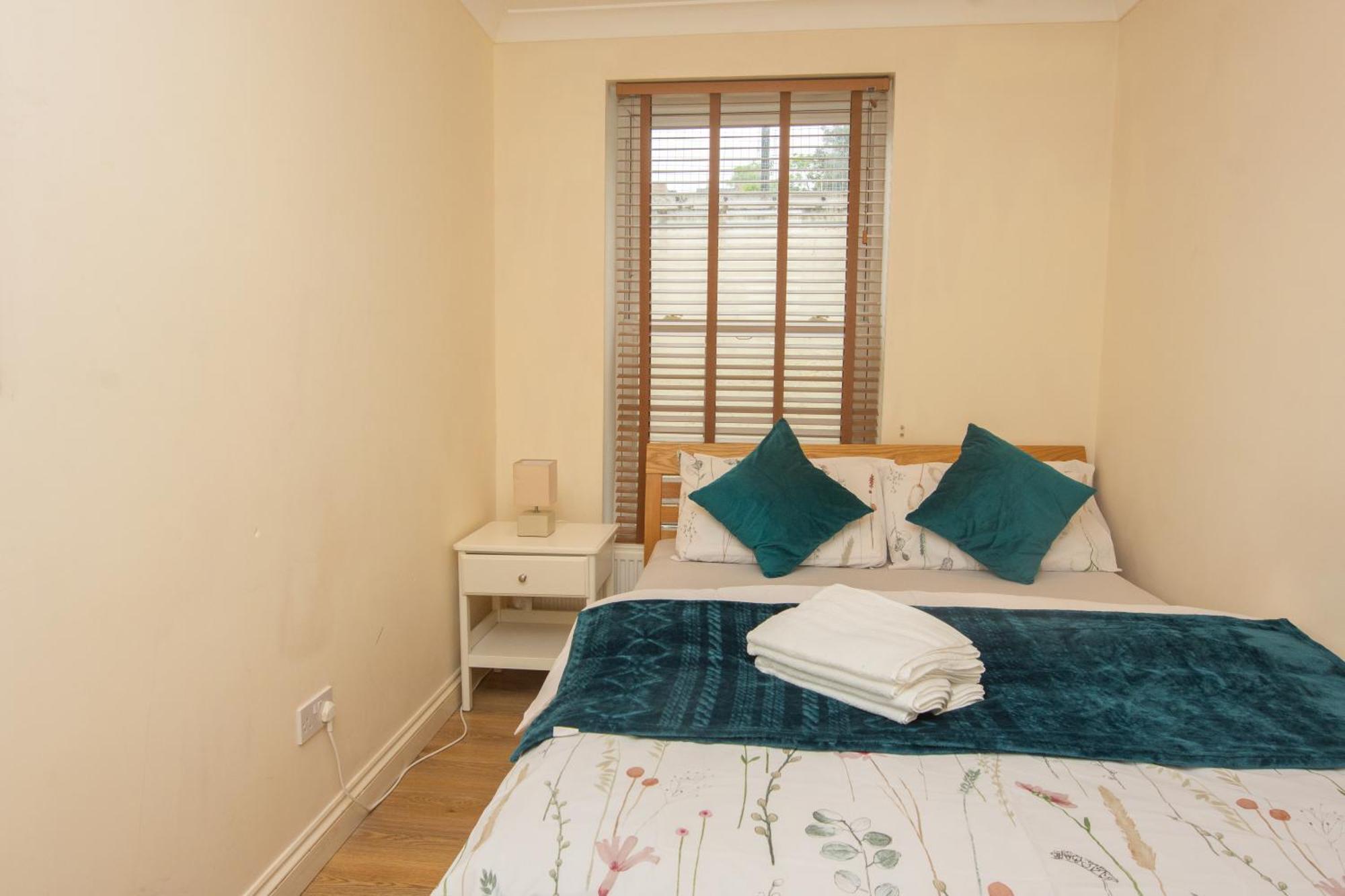 Evergreen Apartments- Flat 2 Apartment *