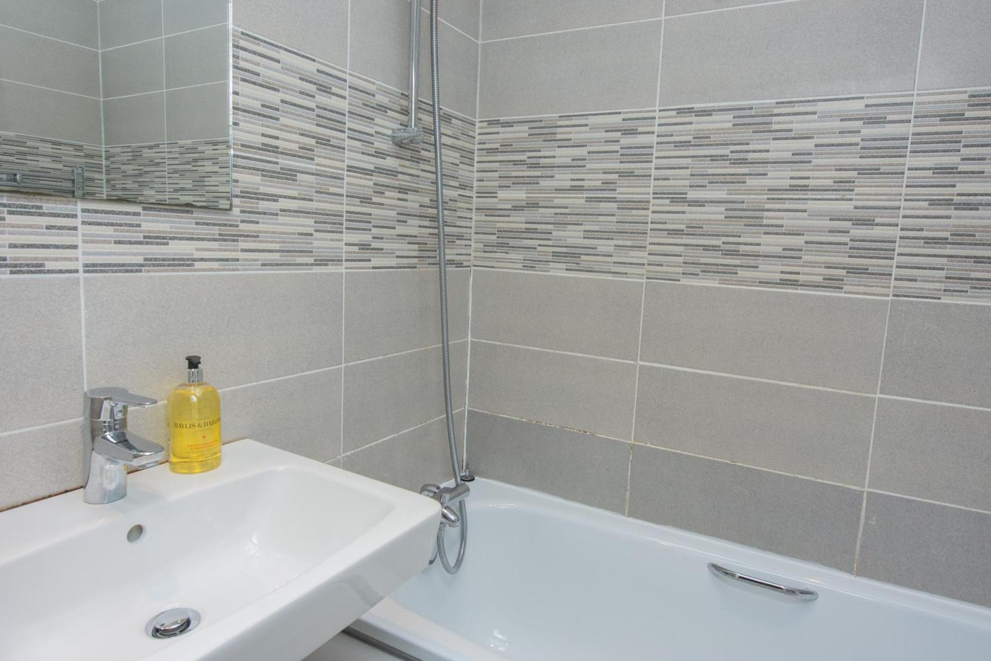 Evergreen Apartments- Flat 2 London