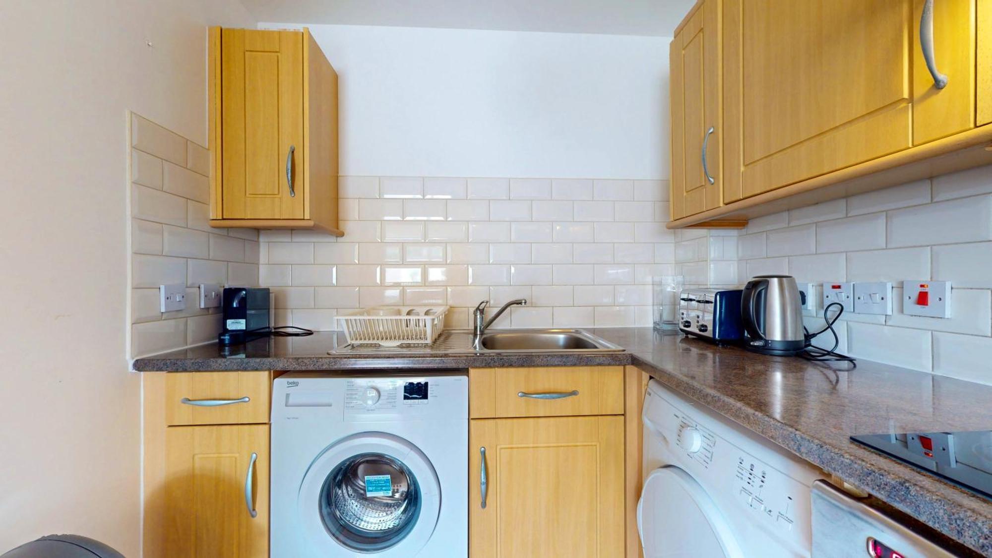 Apartment 2 Bedroom Flat 1 Stop From Bridge London