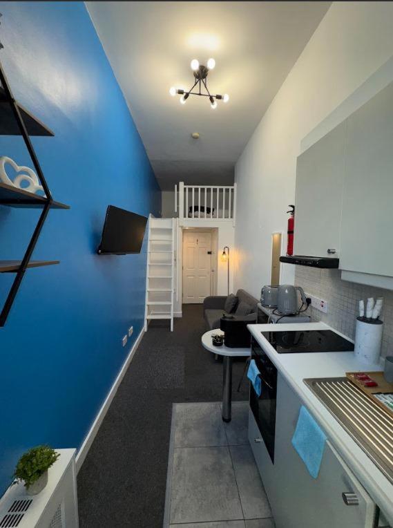 Compact Flat Close To Hyde Park Apartment *