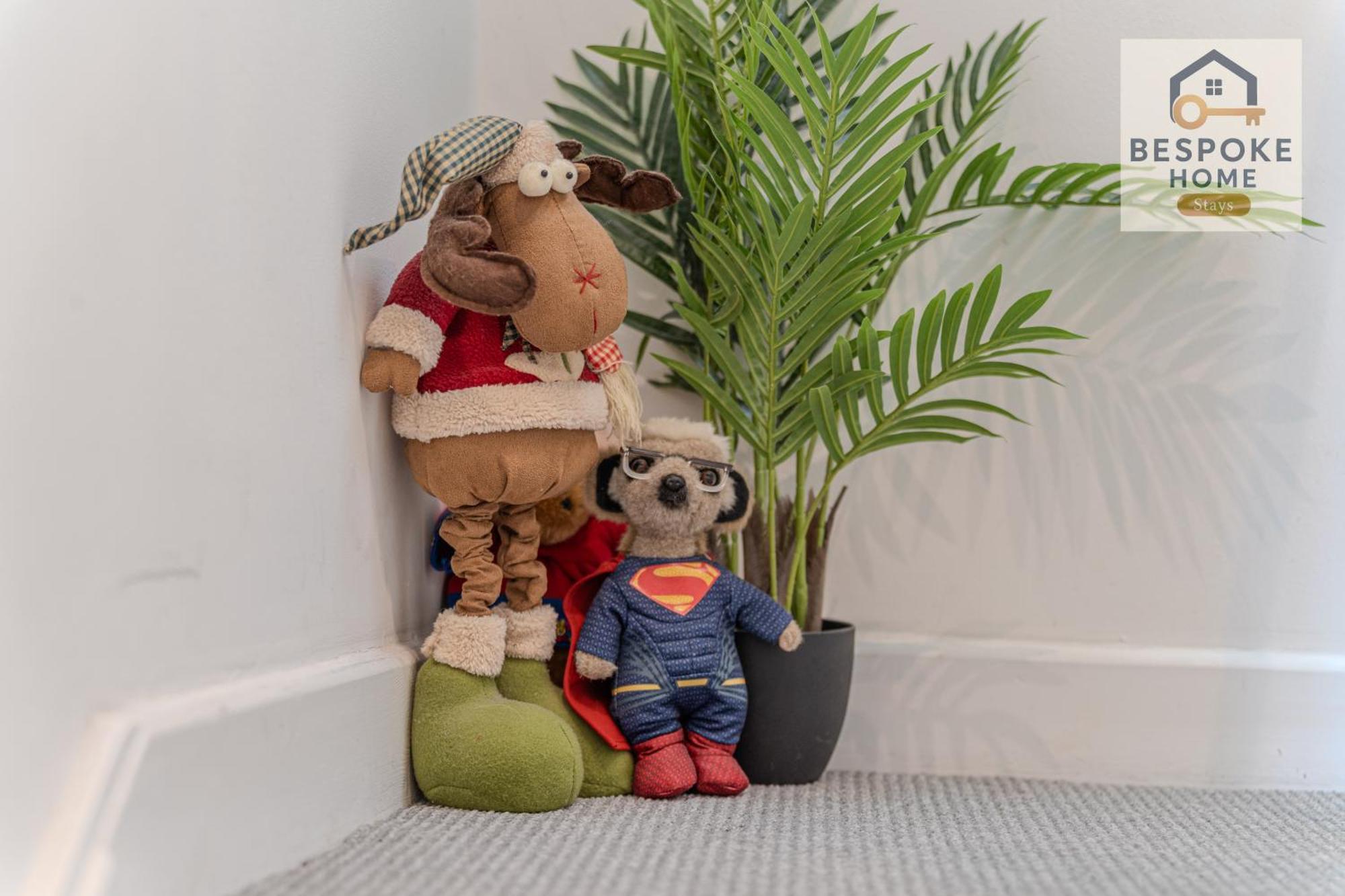 Modern 4 Bed 3 Bath House - 4 Groups With Free Parking - Central London Holiday home London