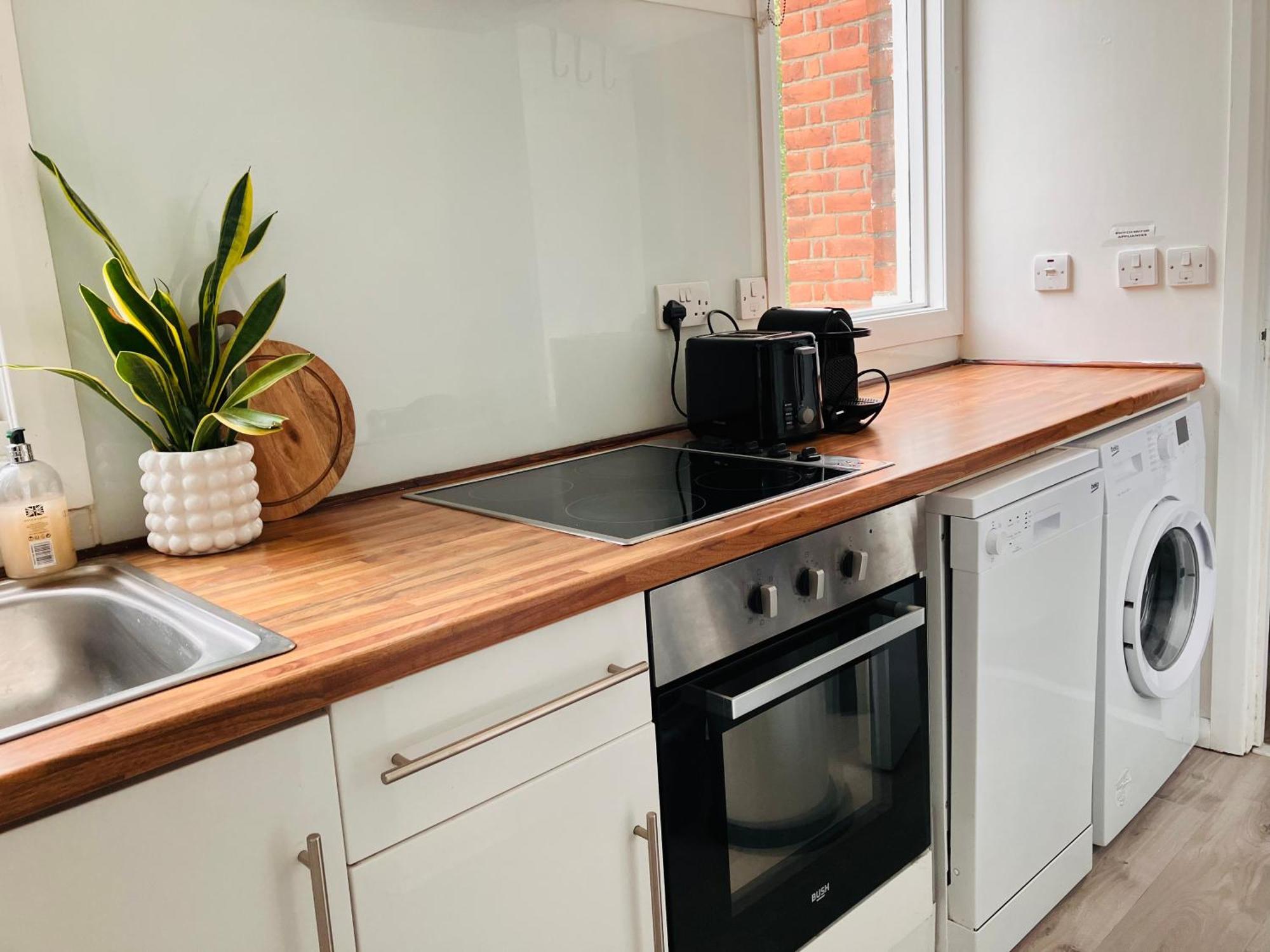 Bright Chiswick - Great Location *