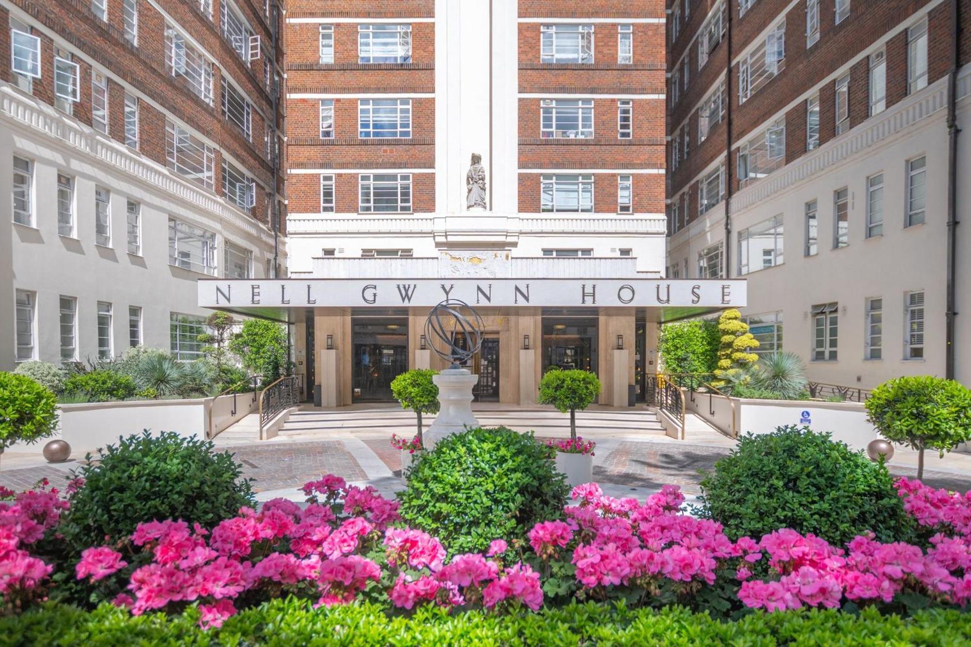 1 Bed Flat In Nell Gwynn House, Sleeps 4, Steps From Harrods & Hyde Park, 24 Hour Reception