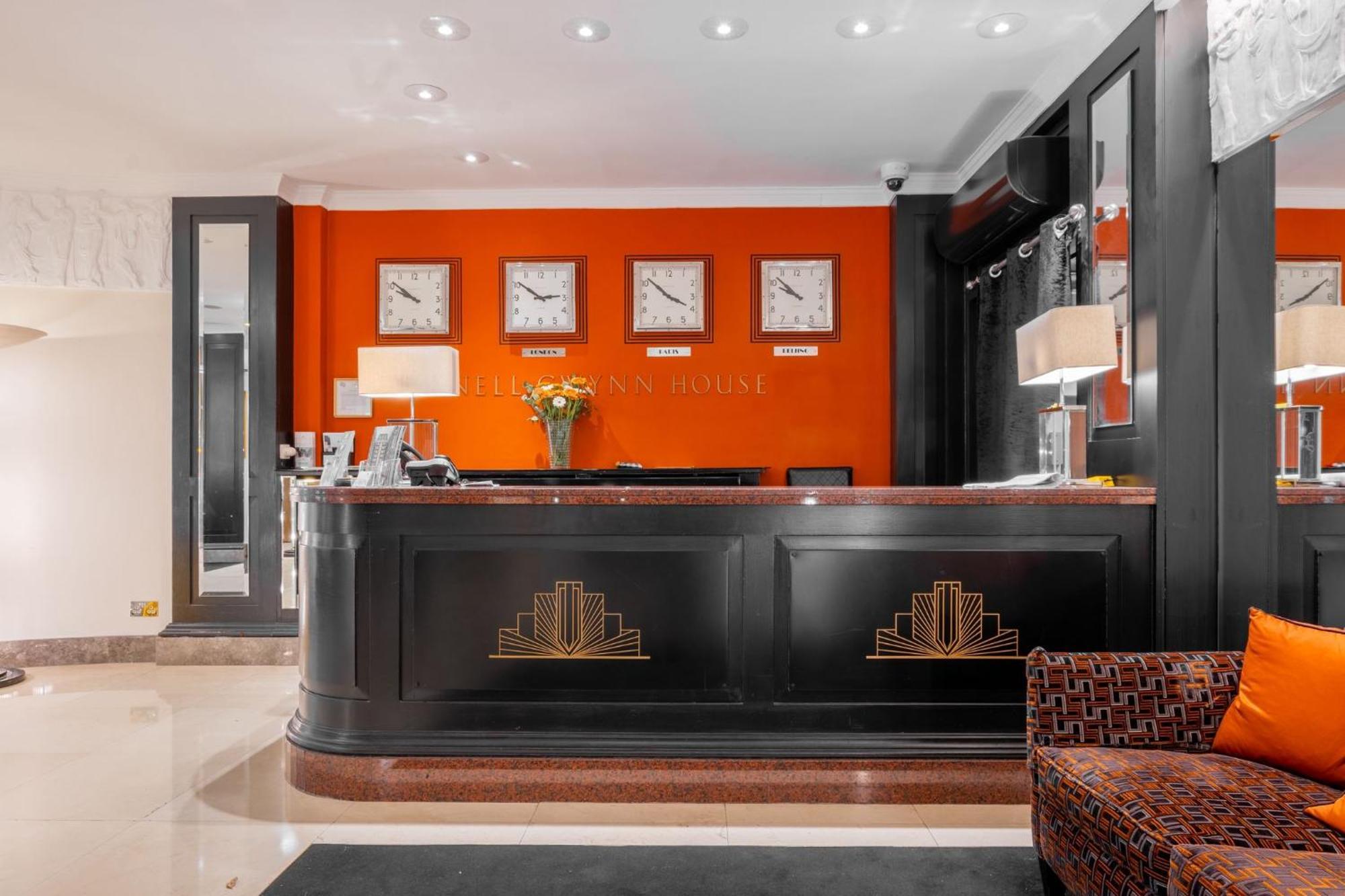 1 Bed Flat In Nell Gwynn House, Sleeps 4, Steps From Harrods & Hyde Park, 24 Hour Reception * London