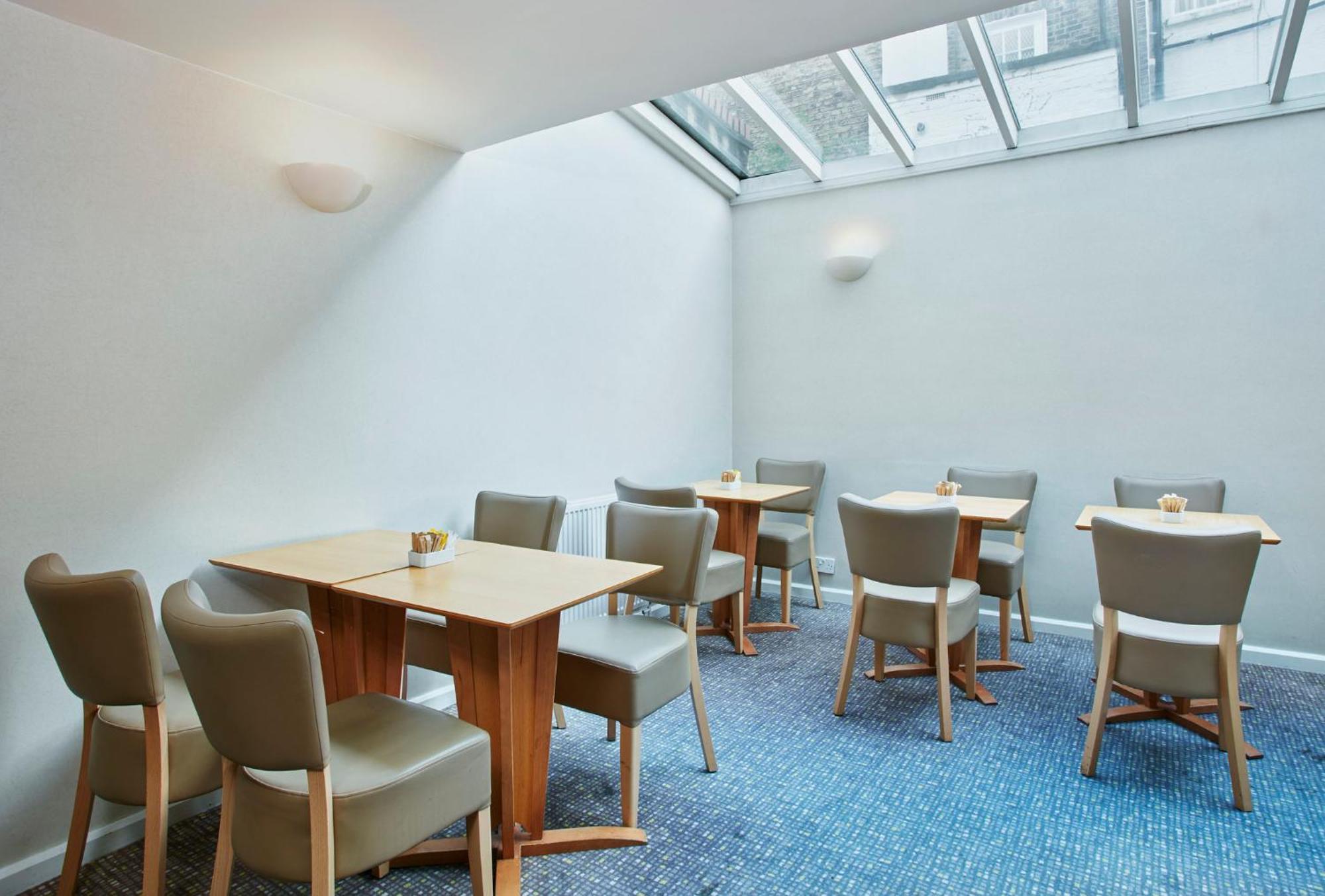 Express Victoria By Ihg Hotel 3*