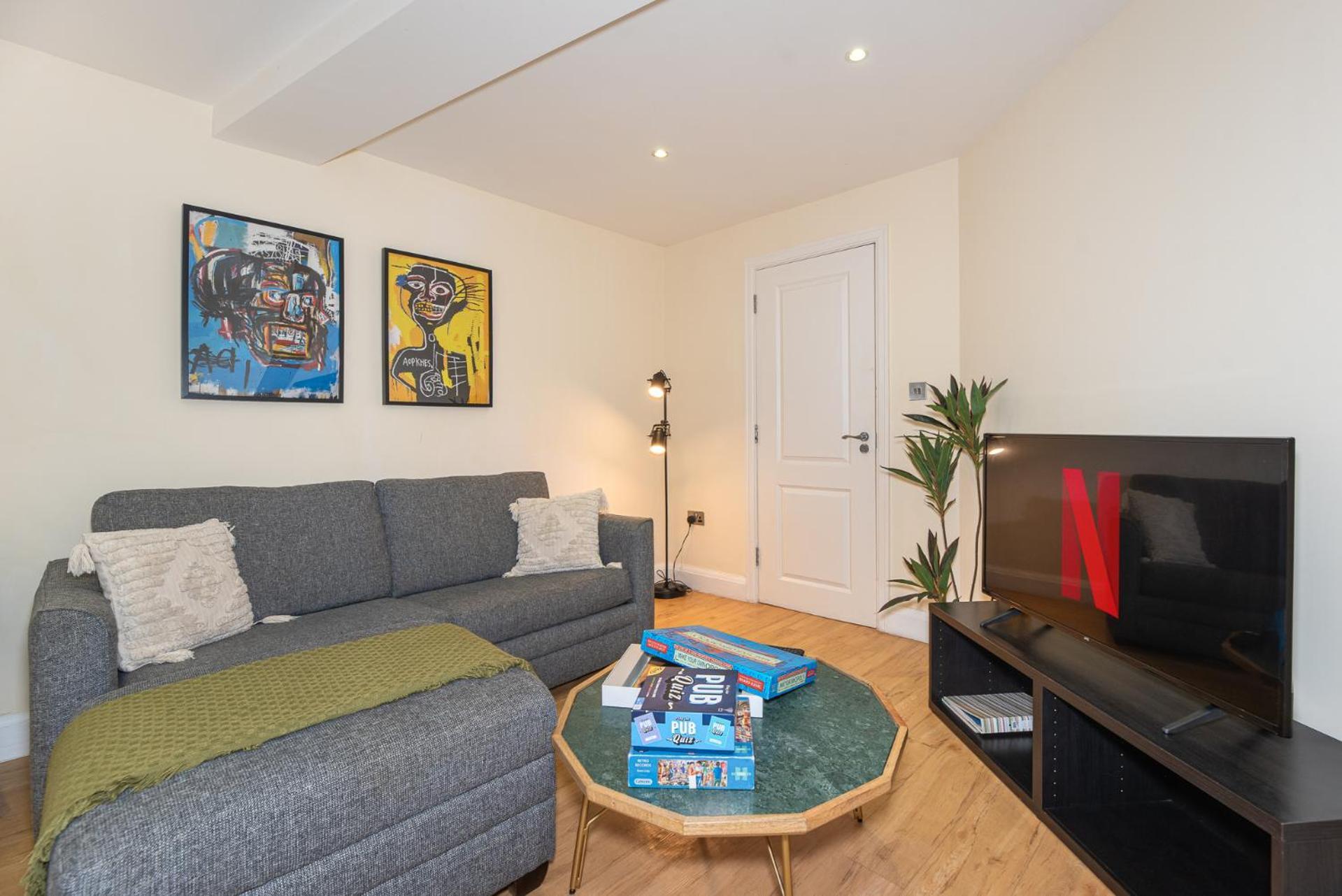 3 Bedroom With Private Terrace In Pimlico, Westminster, Victoria Apartment
