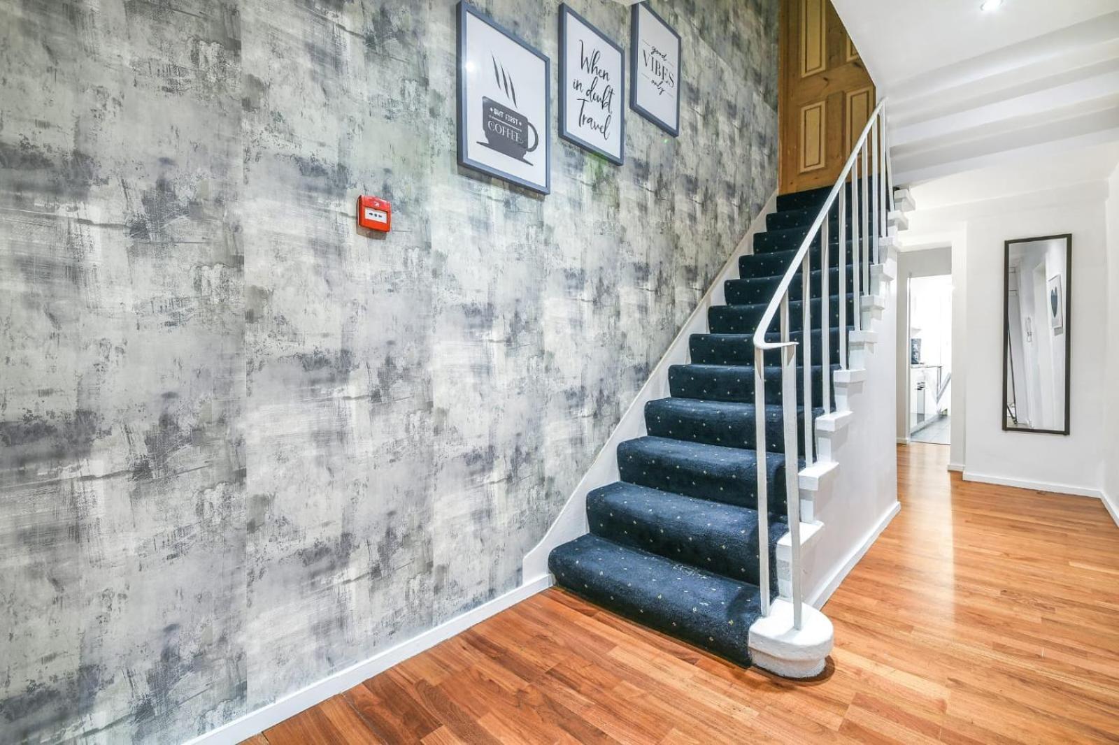 Stylish London Basement Flat With Patio Near Edgware Road & 6Mins Walk To Marble Arch Station Apartment London