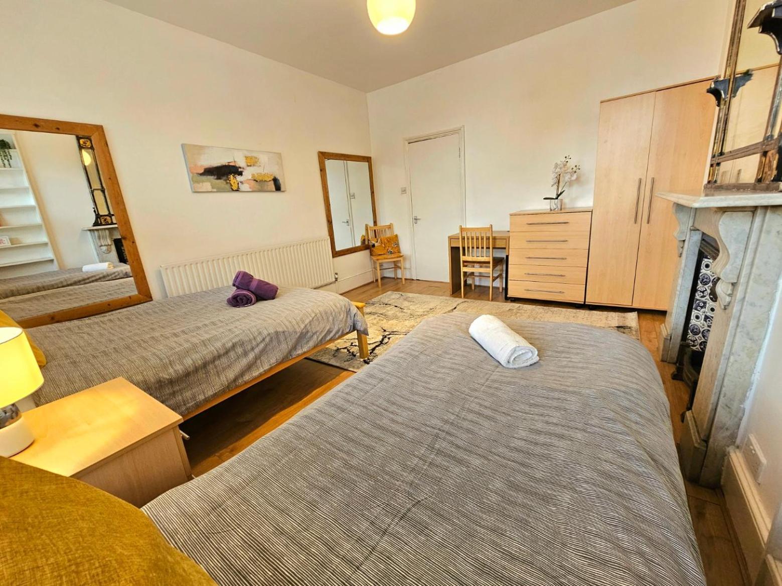 King's Cross & Angel Area, 4 Bedrooms With 7 Beds & Private Rooftop - Walk To St Pancras International Apartment