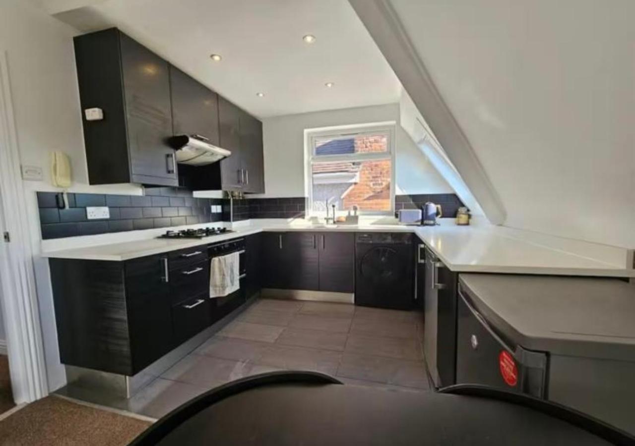 2 Bedroom Flat In Camden * London