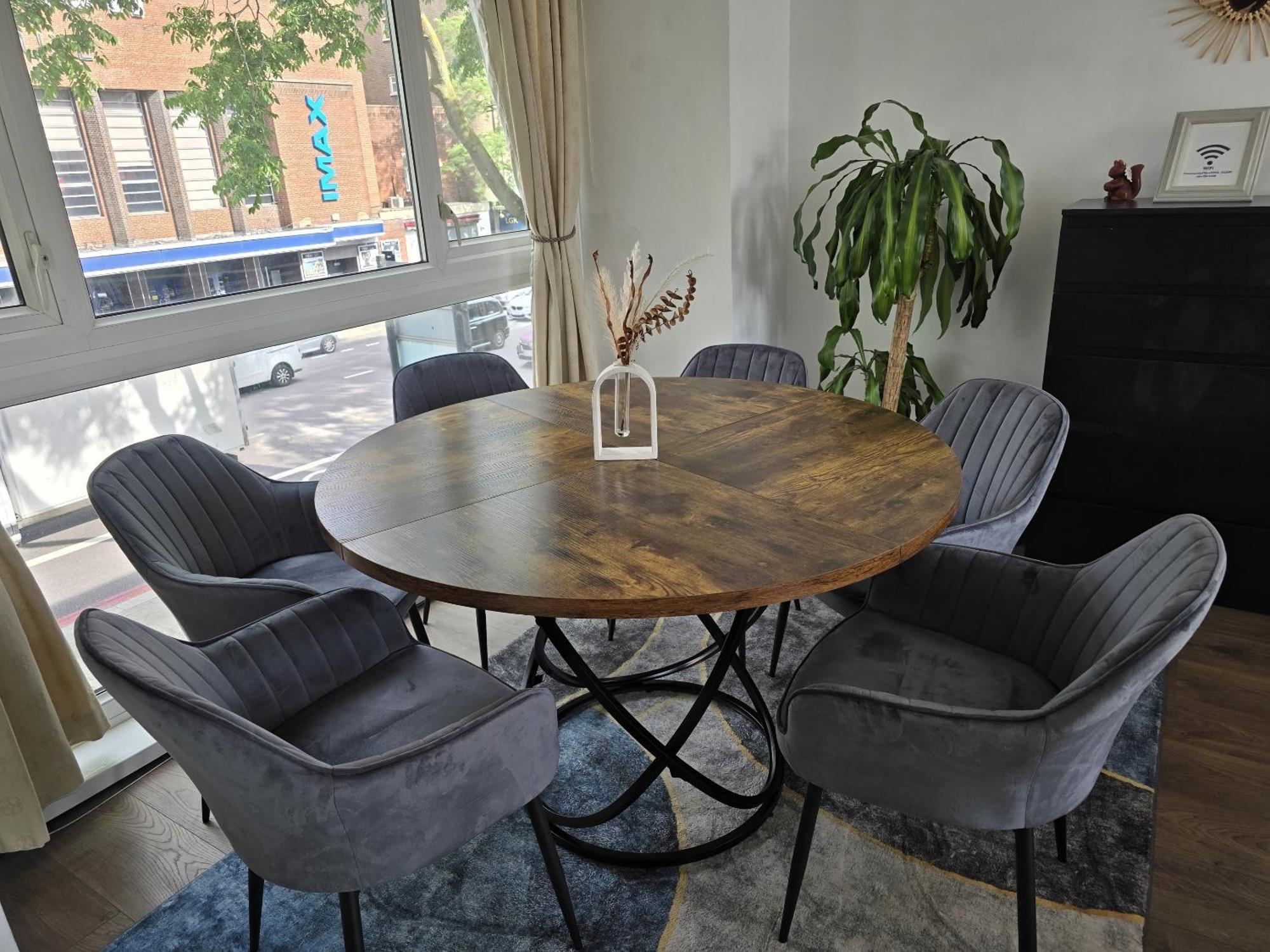 Beautiful 3-bed At Swiss London